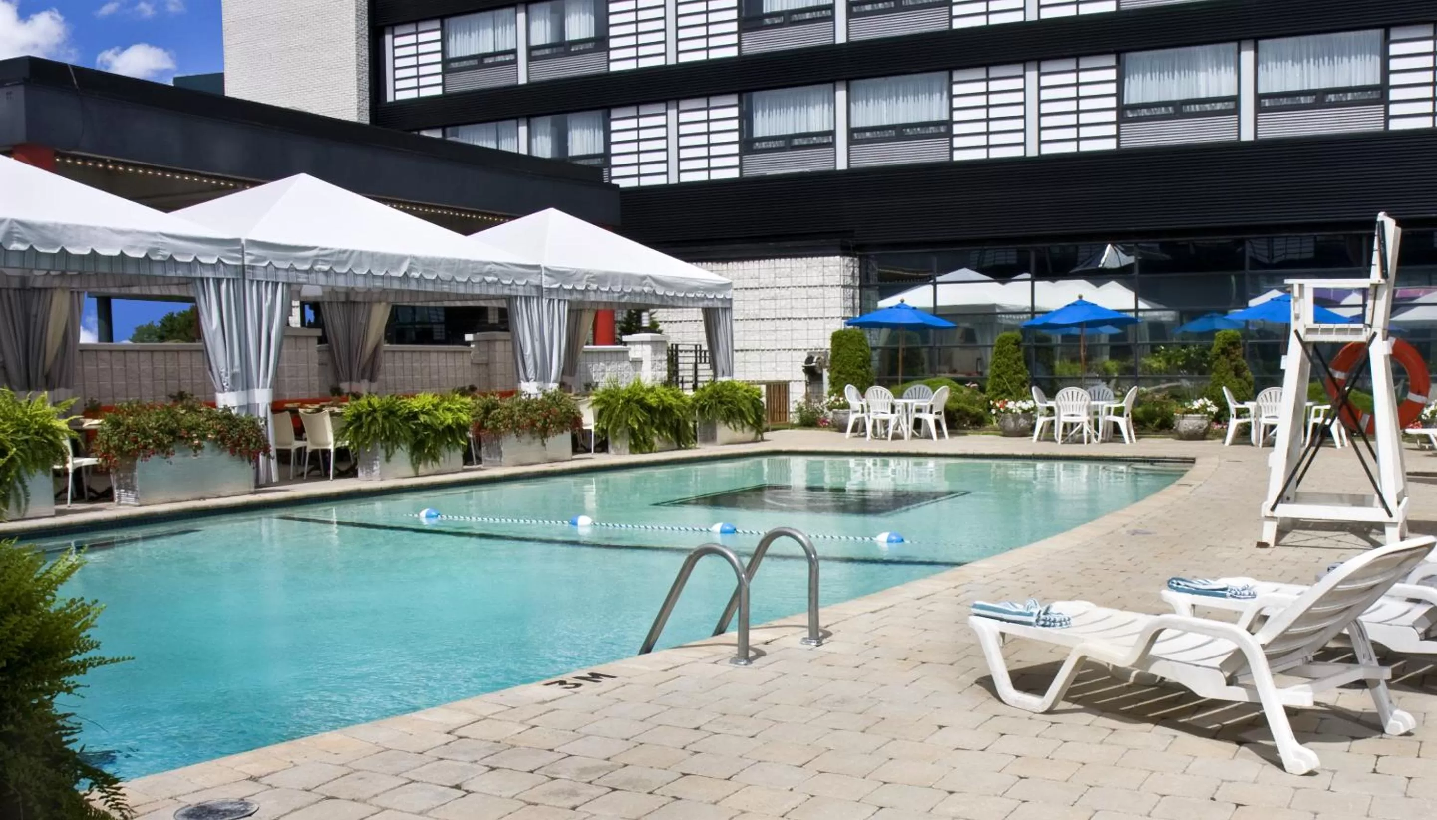 Swimming pool in Hotel Ruby Foo's