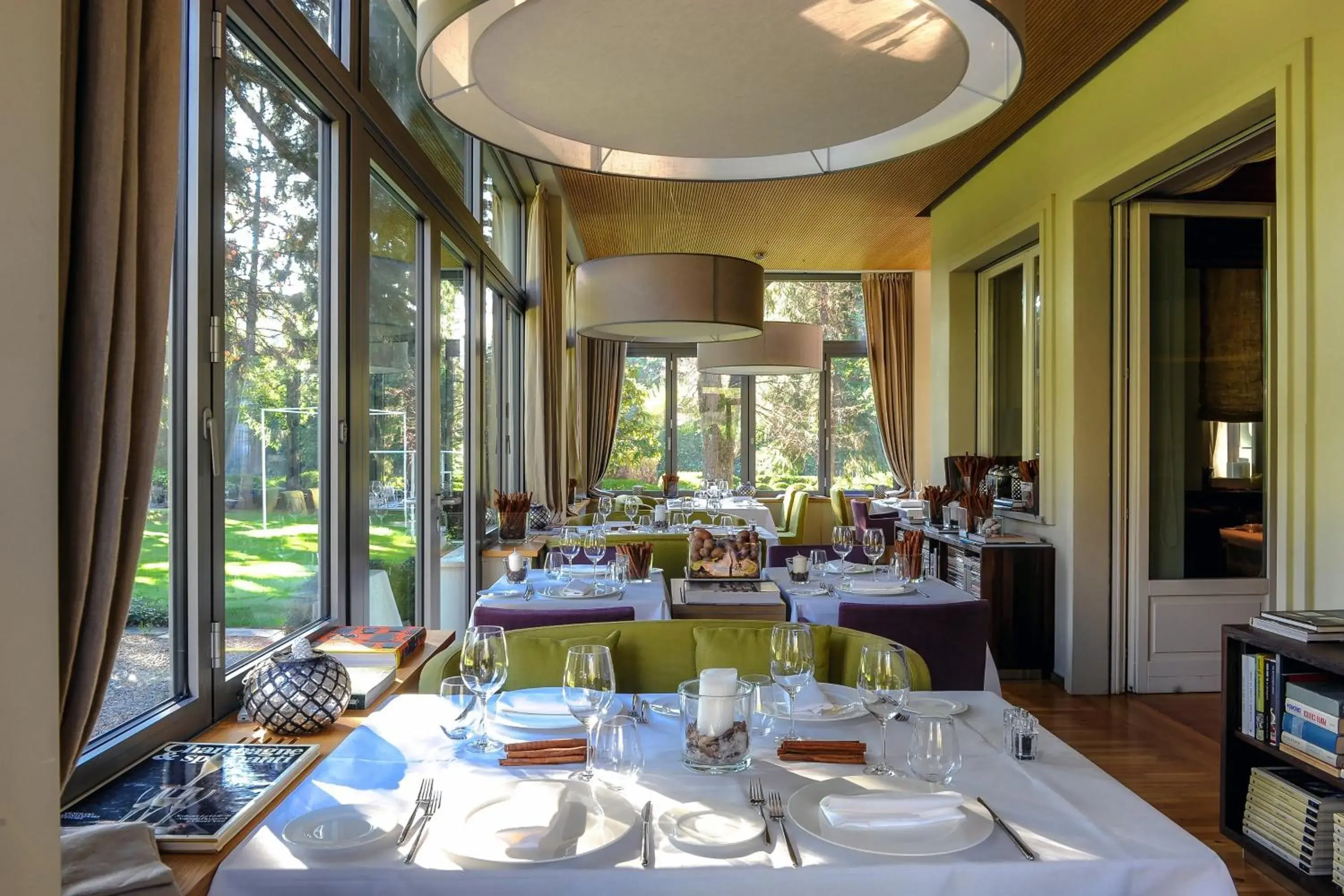 Kitchen or kitchenette, Restaurant/Places to Eat in Sheraton Lake Como Hotel