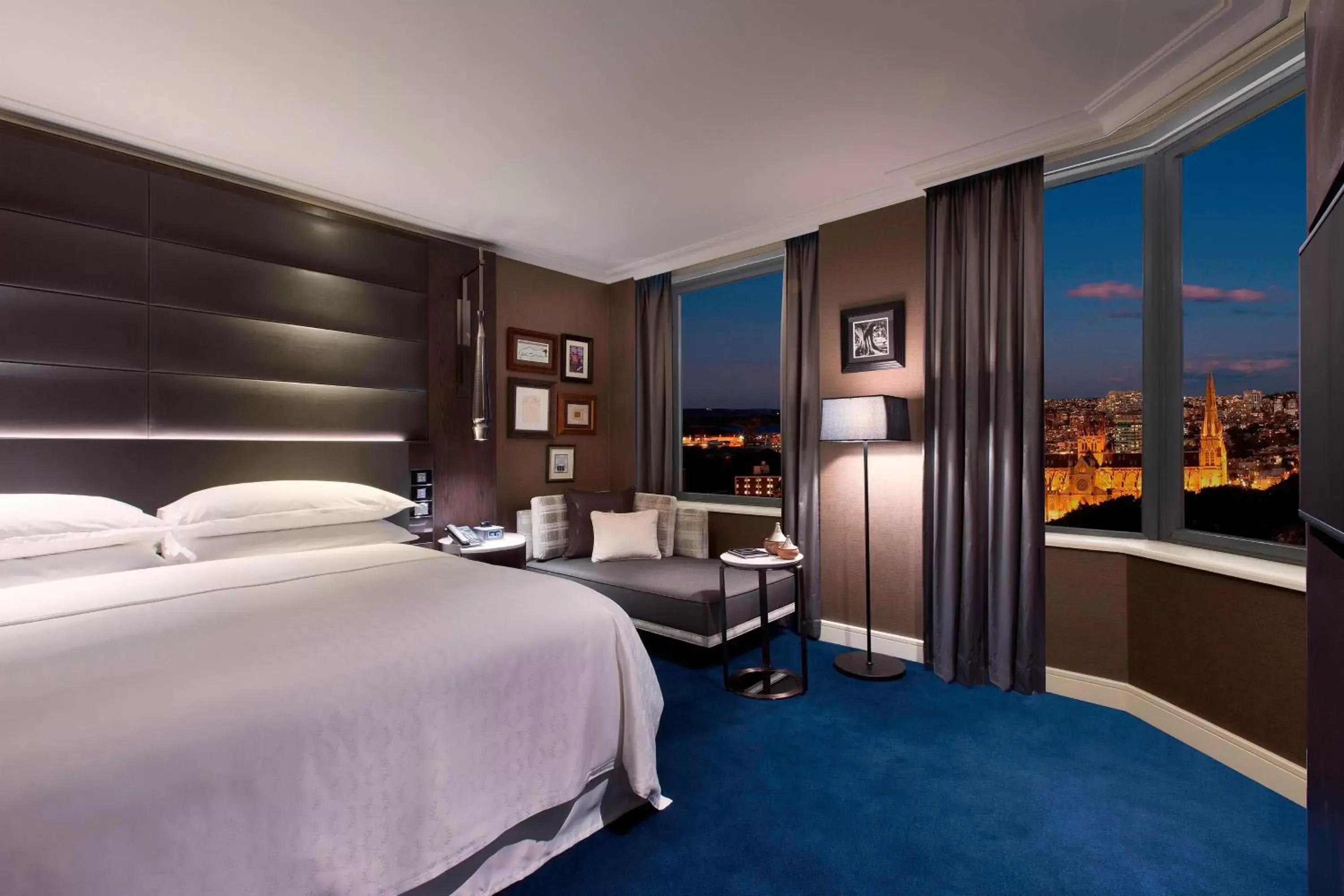 Bedroom, Bed in Sheraton Grand Sydney Hyde Park