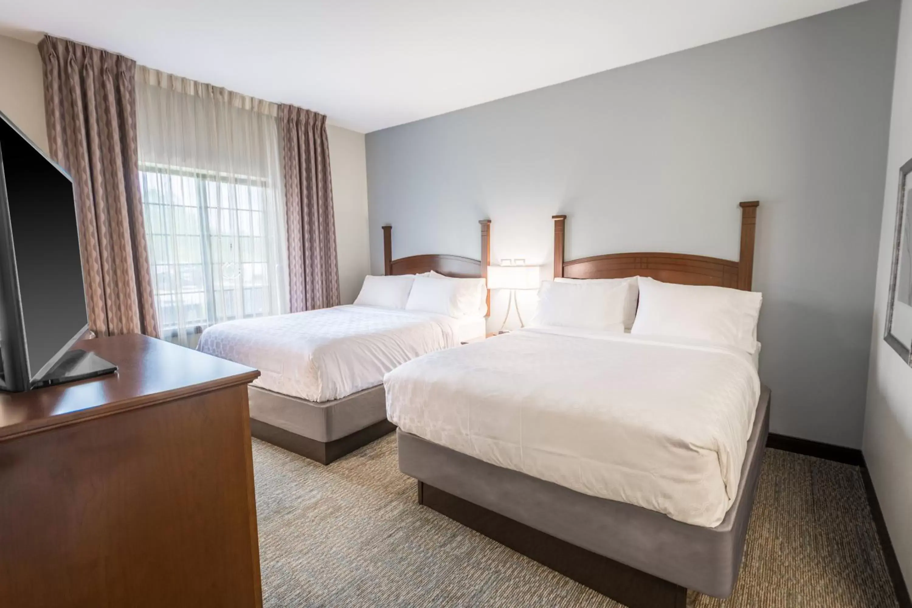 Photo of the whole room, Bed in Staybridge Suites - Kansas City-Independence, an IHG Hotel