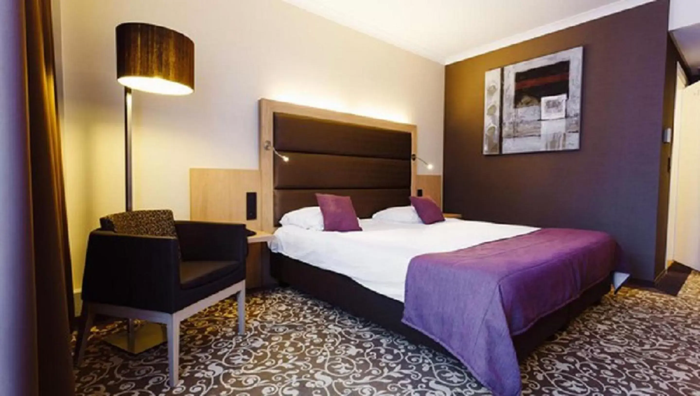 Bed in Hotel Restaurant Van Der Valk Nivelles-Sud