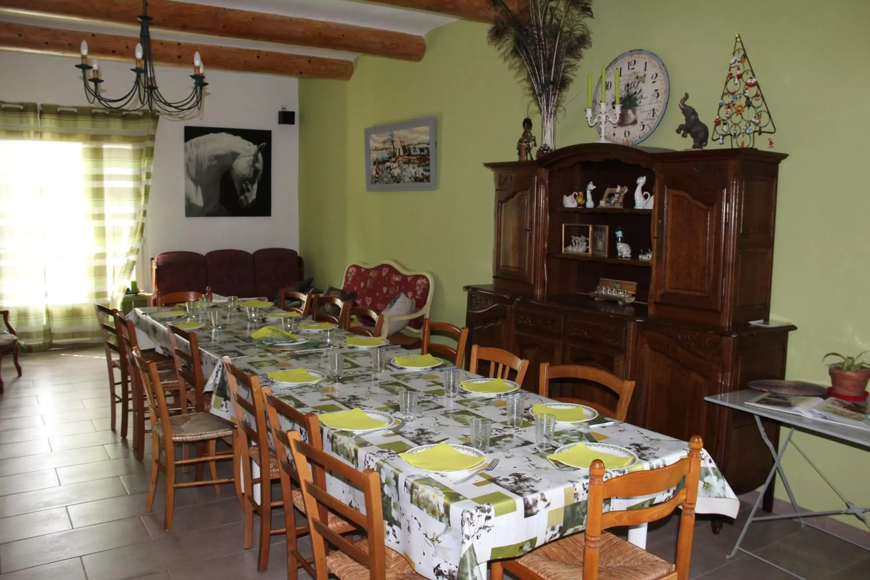 Lounge or bar, Restaurant/Places to Eat in La Sarriette, Chambres d'hôtes et gîte d'étape à Eygalieres 13810