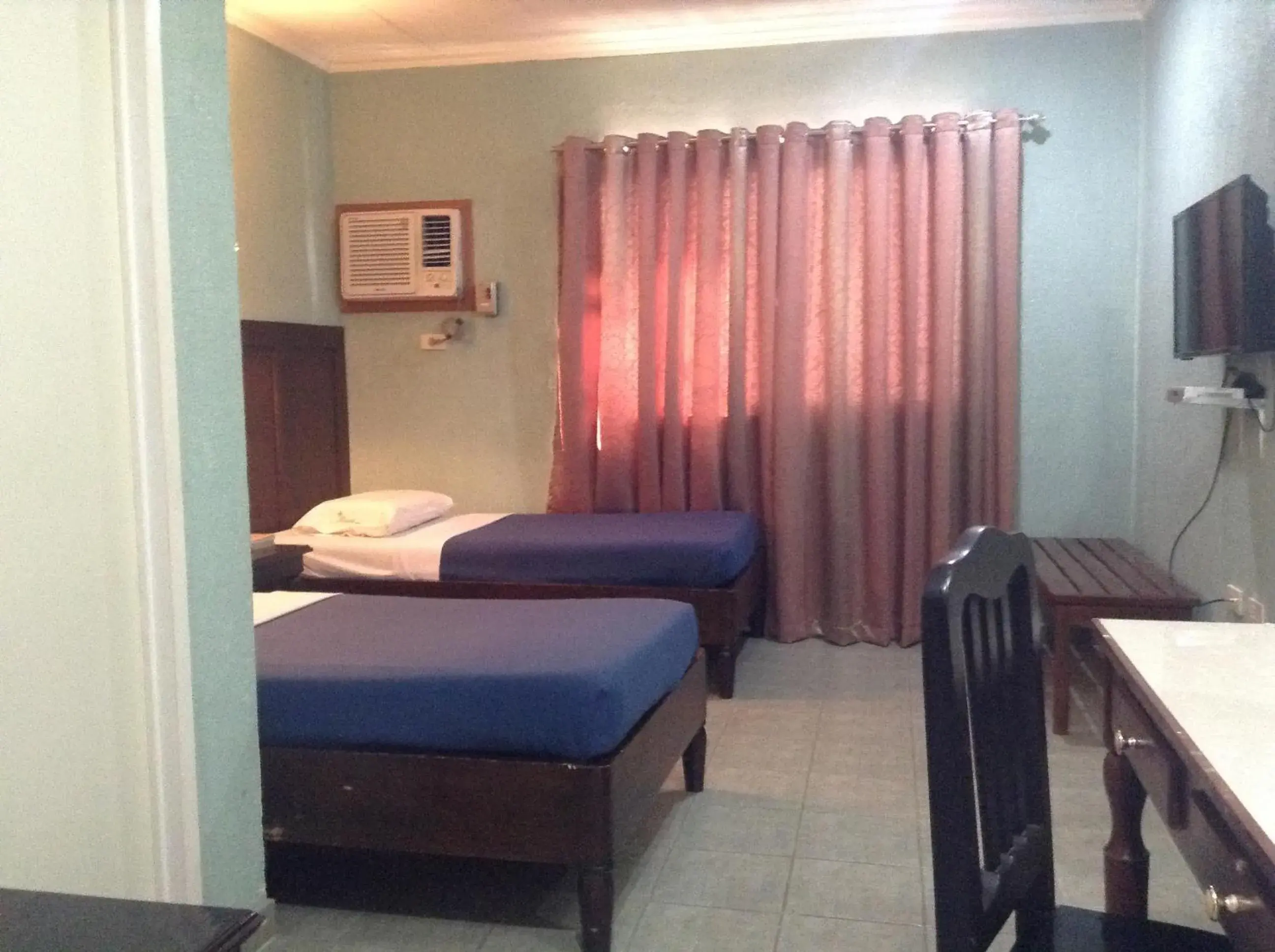 Bed in Miami Inn Bed in Miami Inn