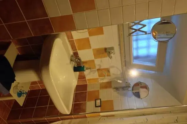 Bathroom in B&B PompeiLog