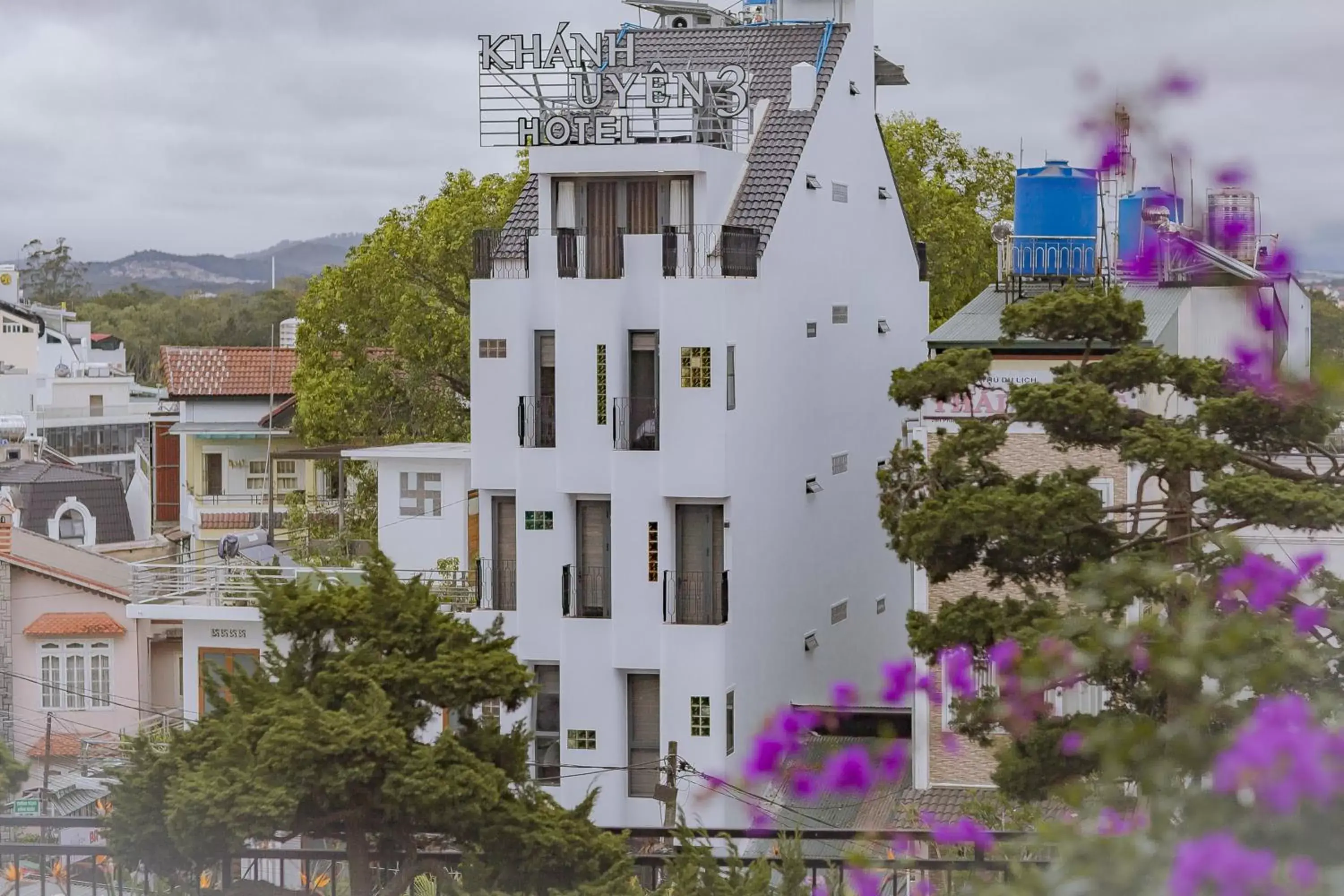 Property Building in Khanh Uyen 3 Hotel Property Building in Khanh Uyen 3 Hotel