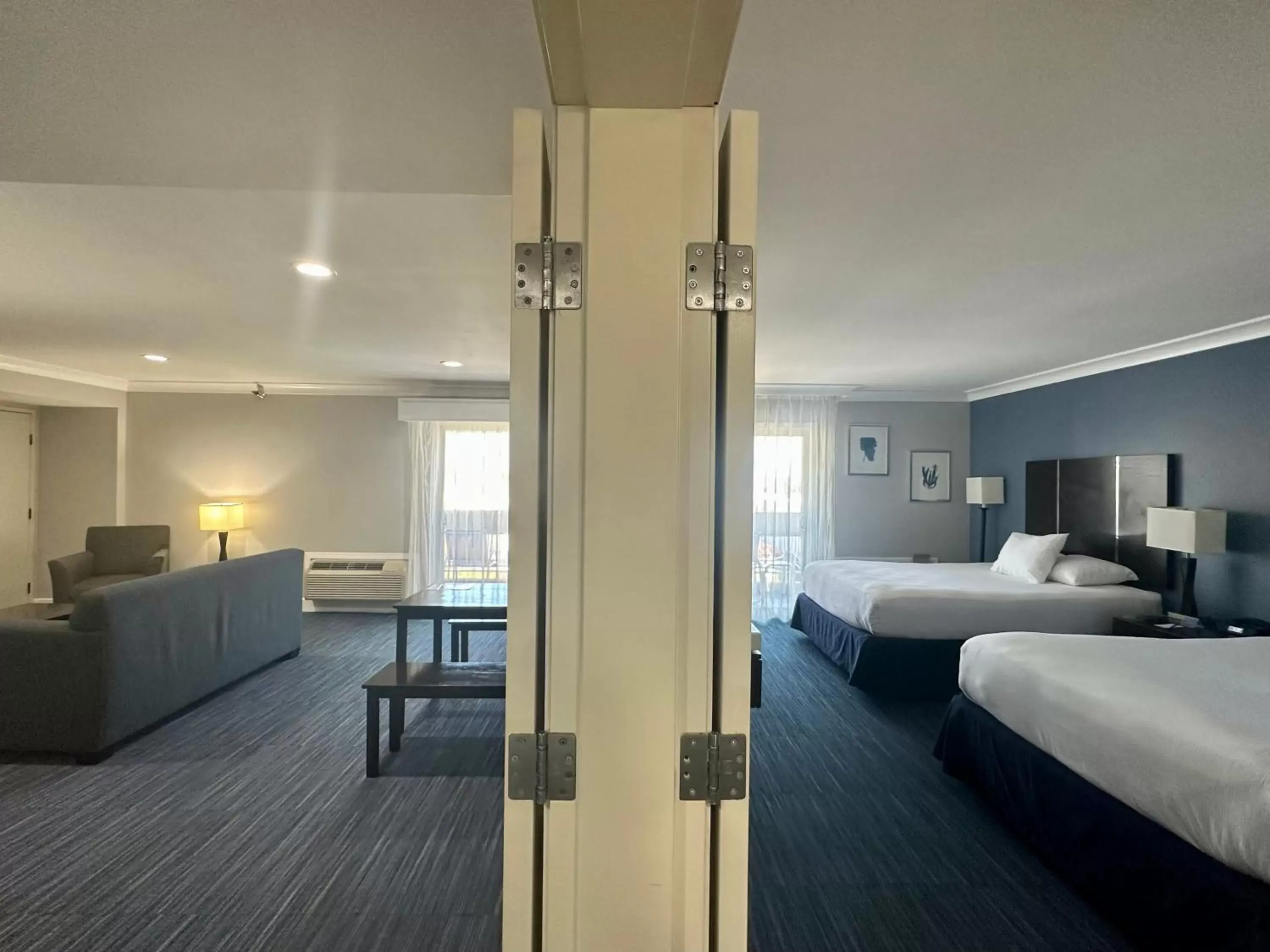 Bed in The Pacific Inn Bed in The Pacific Inn