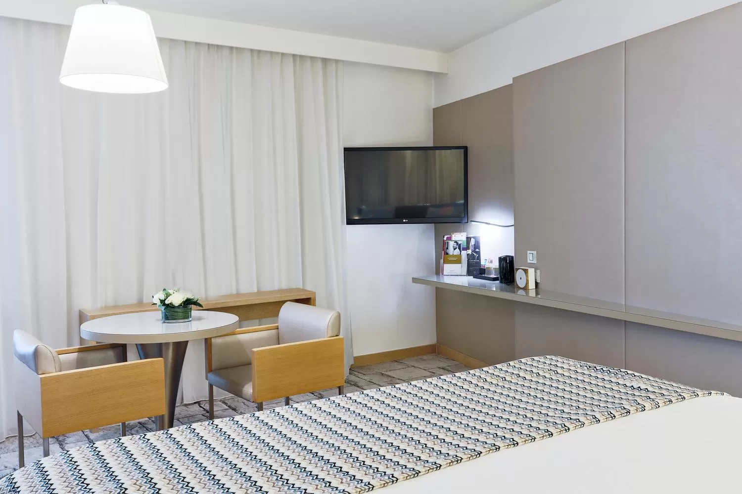 Seating area, Bed in Mercure Paris Vaugirard Porte De Versailles