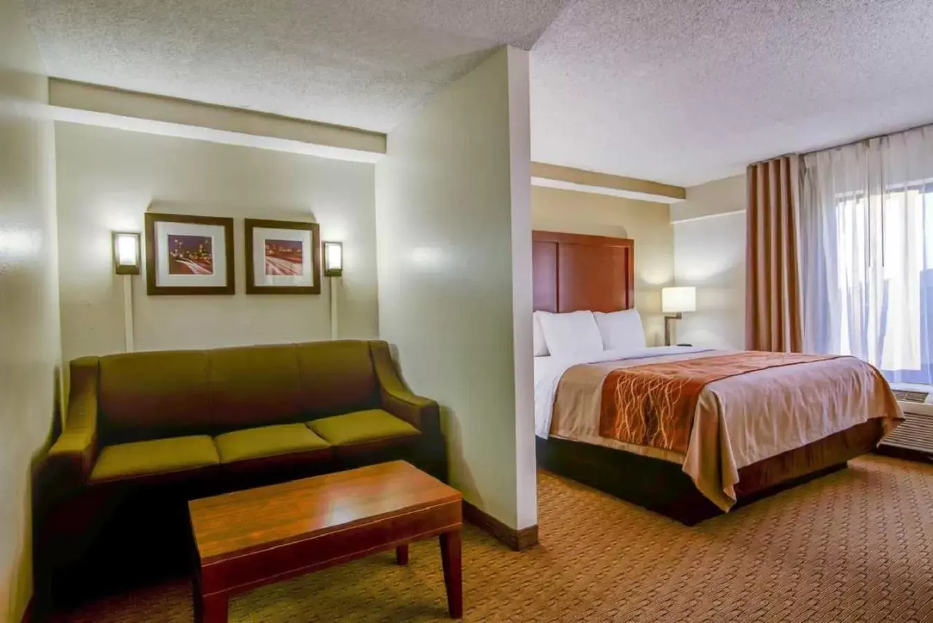 Seating area in Comfort Inn Kennesaw