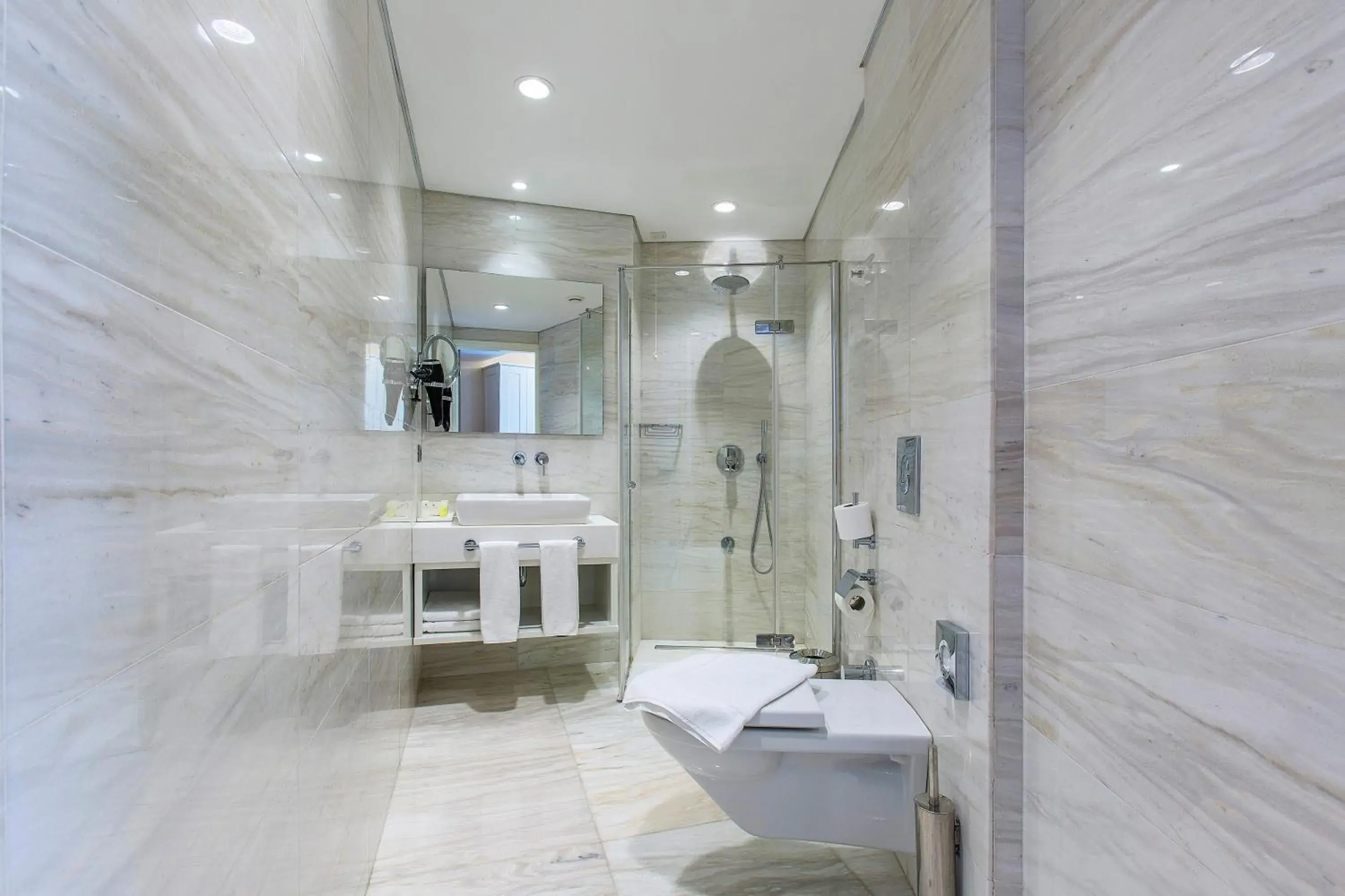 Bathroom in Hotel Morione & Spa Center