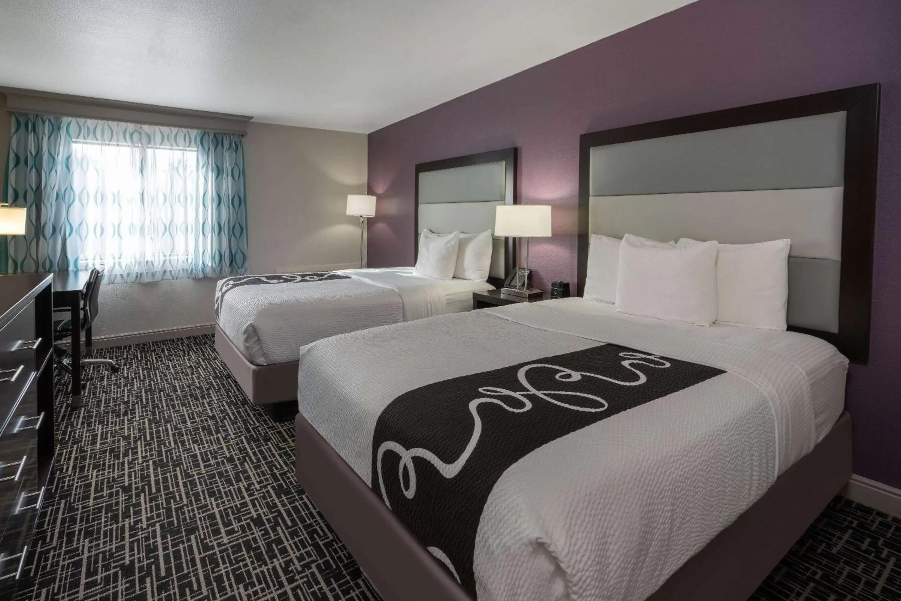 Photo of the whole room, Bed in La Quinta Inn & Suites by Wyndham Fort Collins, Colorado