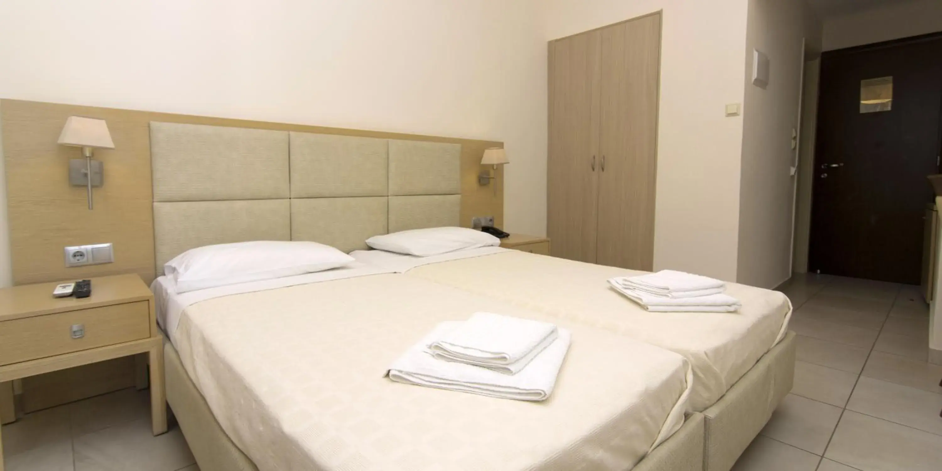 Bedroom, Bed in San Nectarios