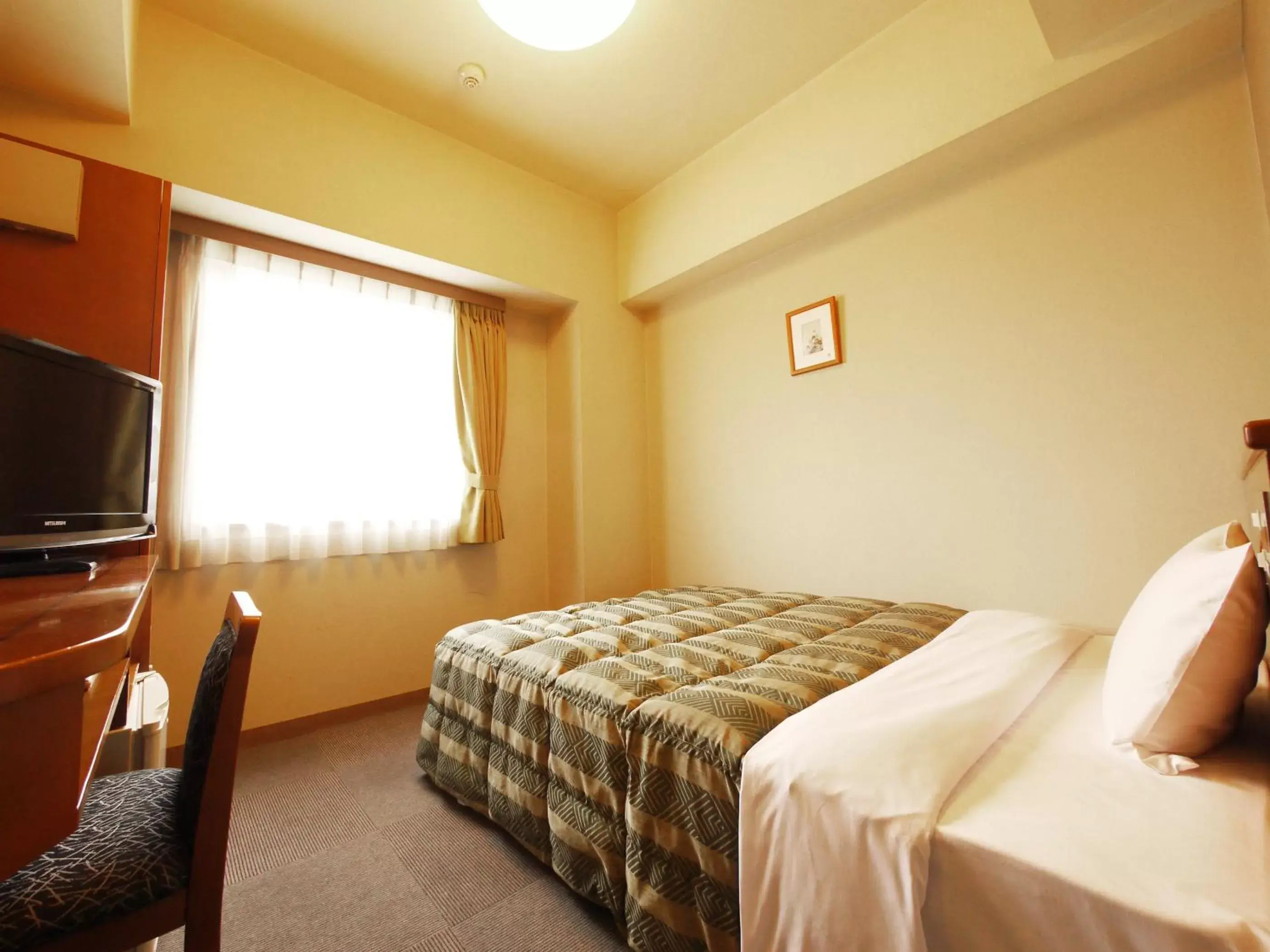 Photo of the whole room, Bed in Hotel Route-Inn Honjo Ekiminami