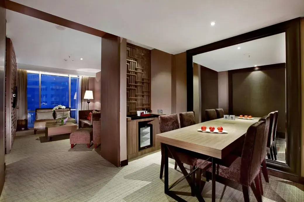 Dining area in Aston Priority Simatupang Hotel And Conference Center