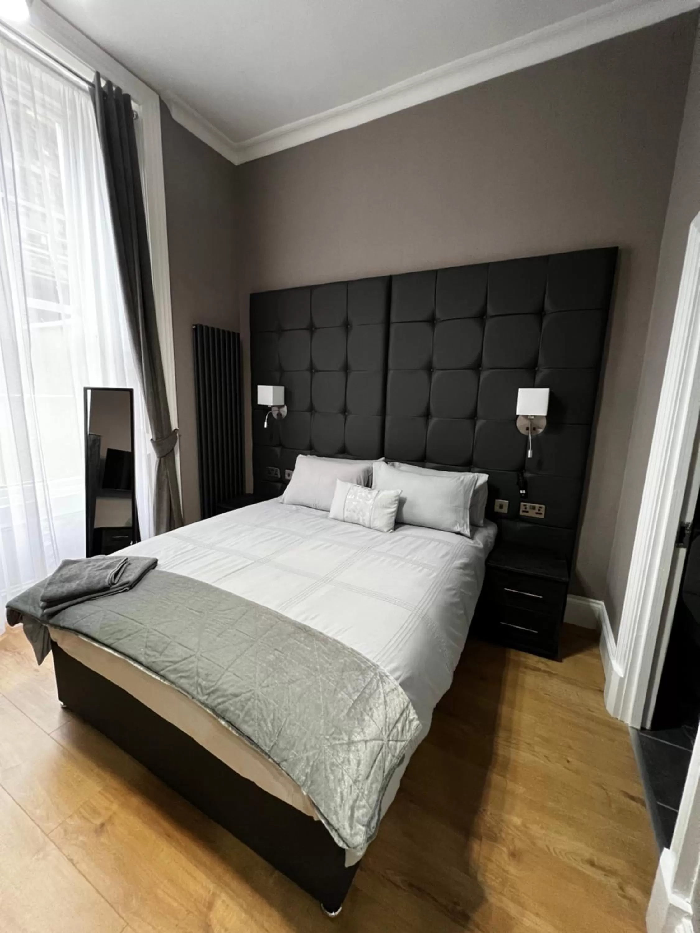 Bed in Amani Apartments - Glasgow City Centre
