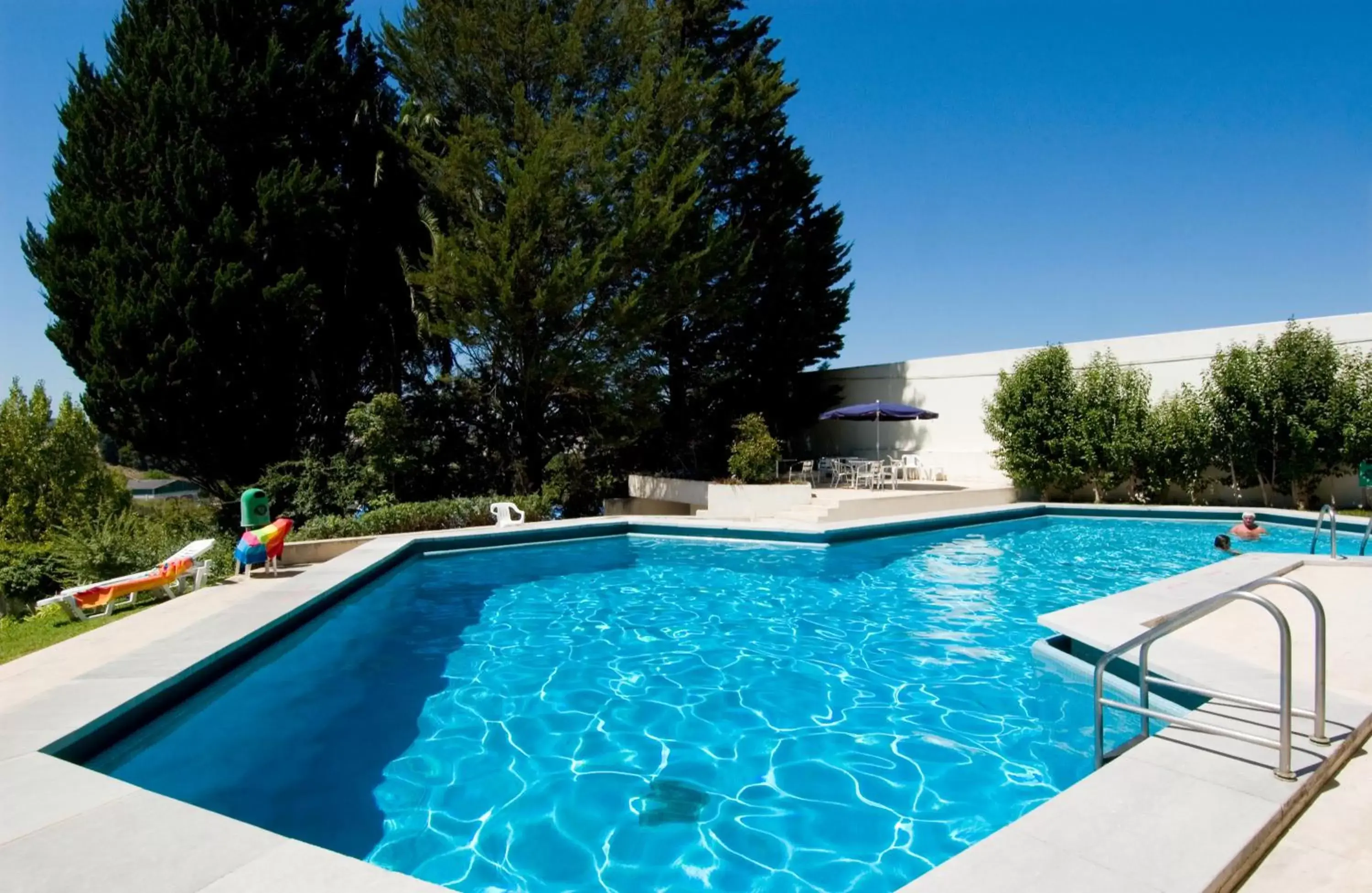 Garden, Swimming Pool in Eurosol Leiria & Eurosol Jardim