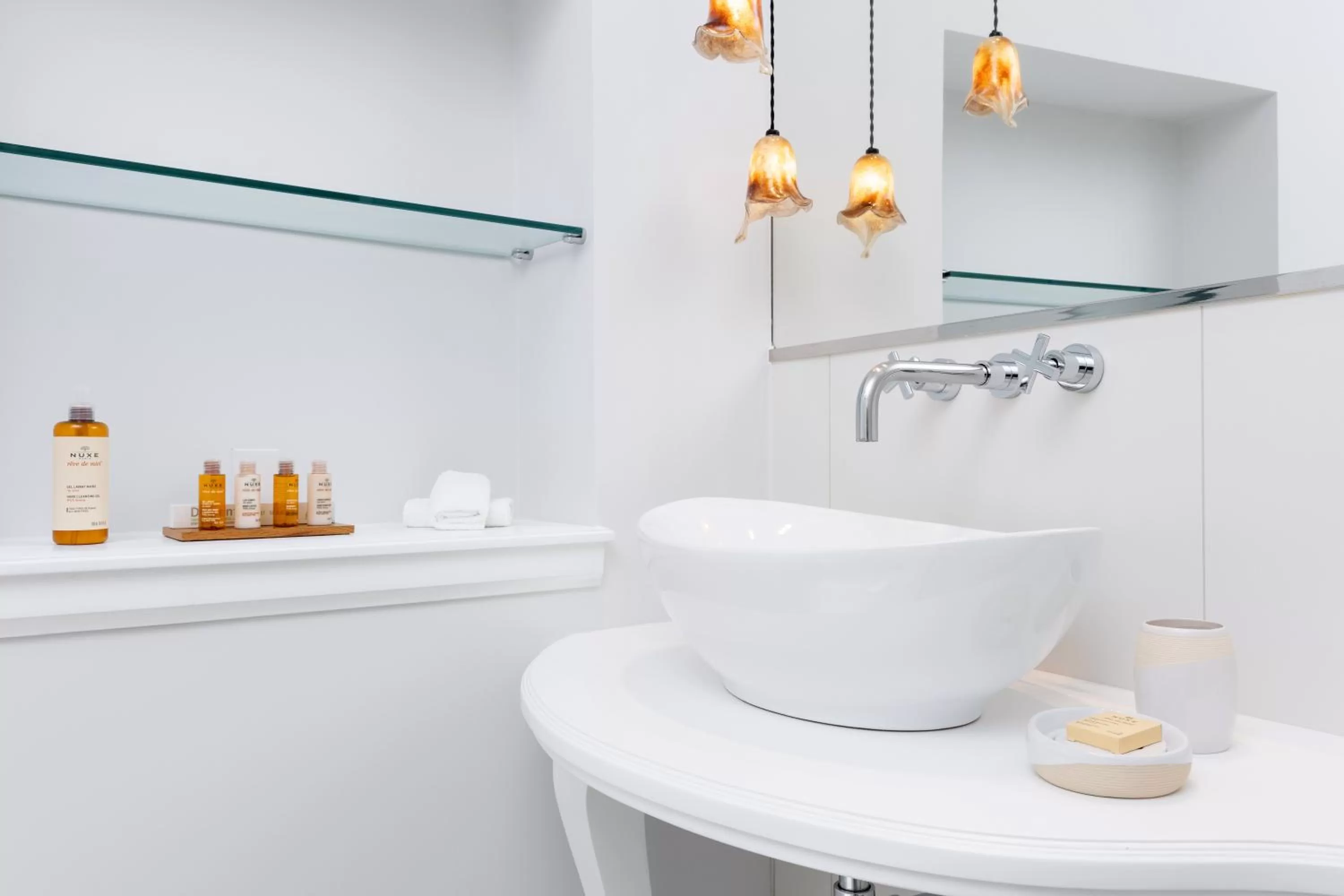 Bathroom in Acanthus blue