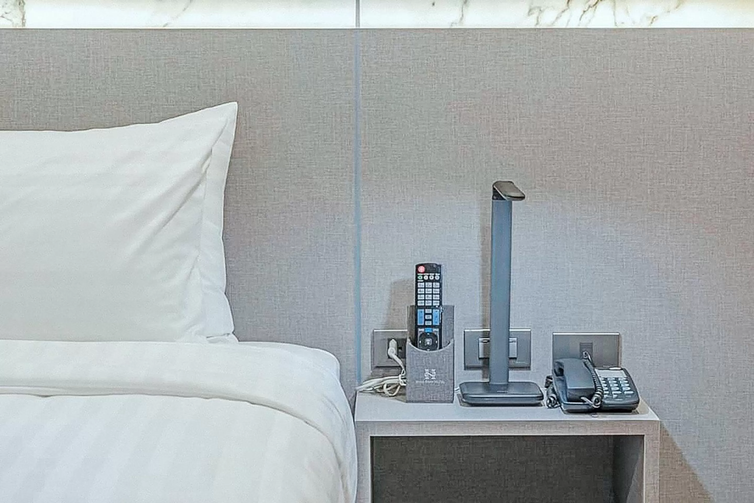 Area and facilities, Bed in Hyde Park Hotel Bangkok