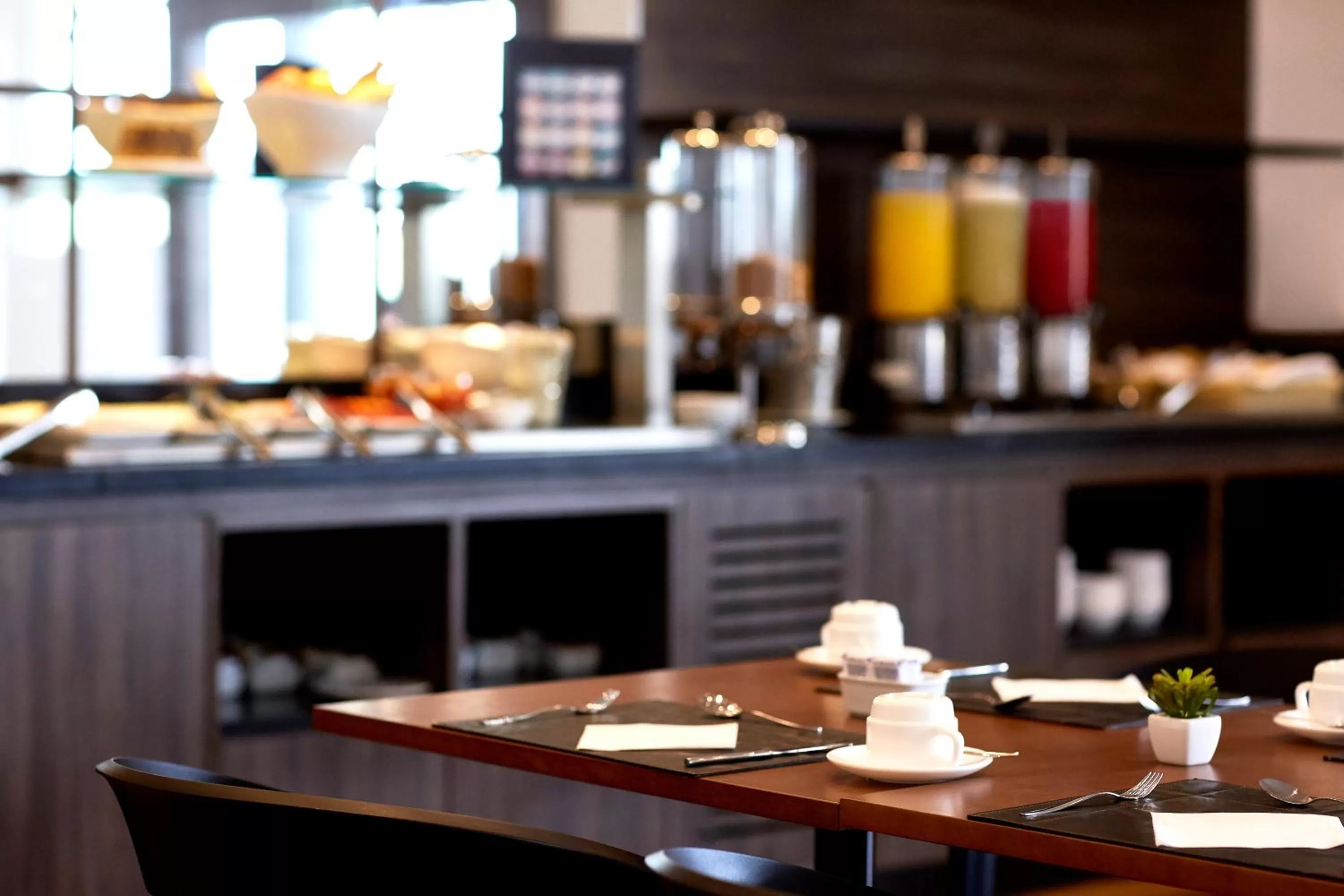 Restaurant/places to eat in Tulip Inn Itaguai