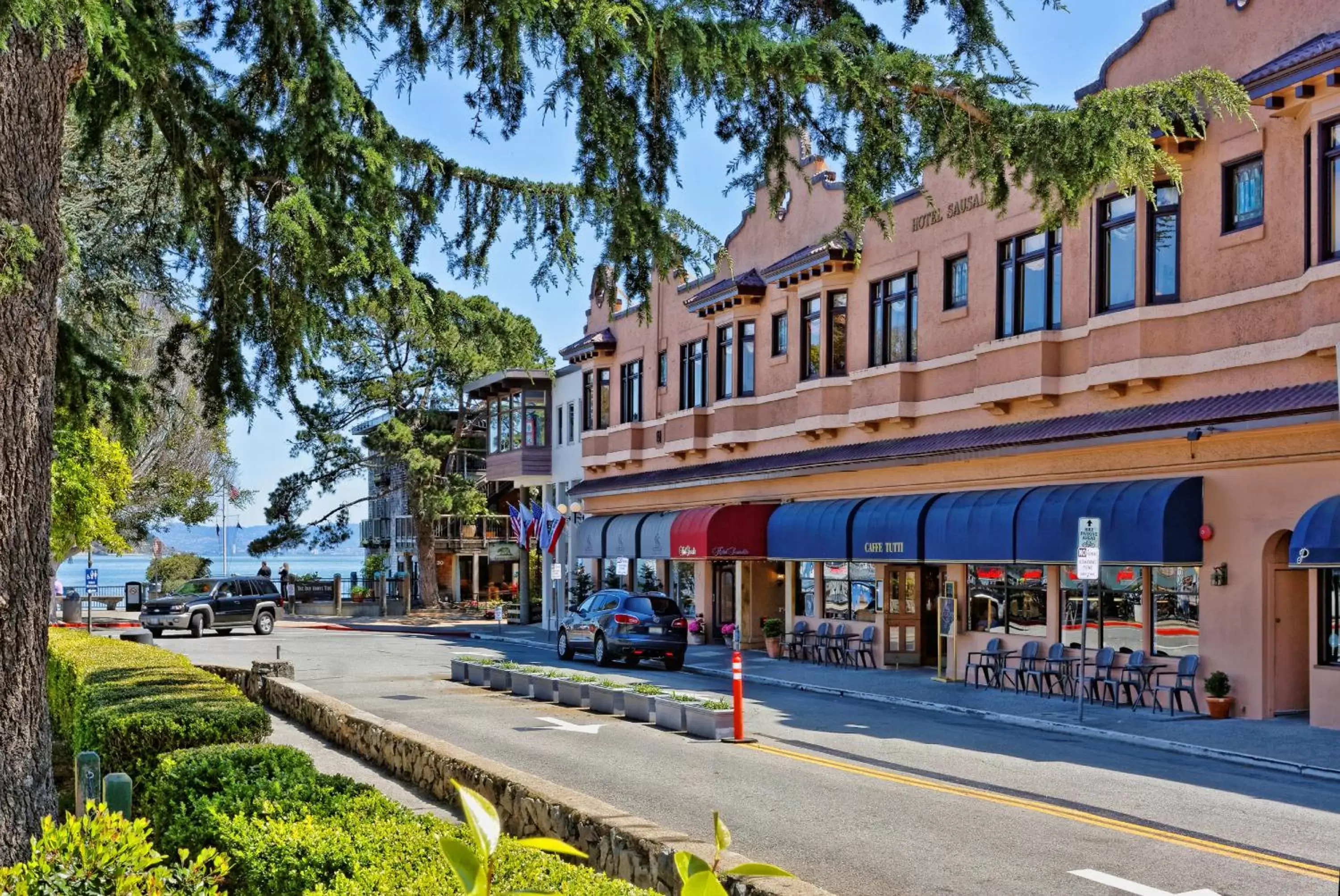 Facade/entrance, Property Building in Hotel Sausalito