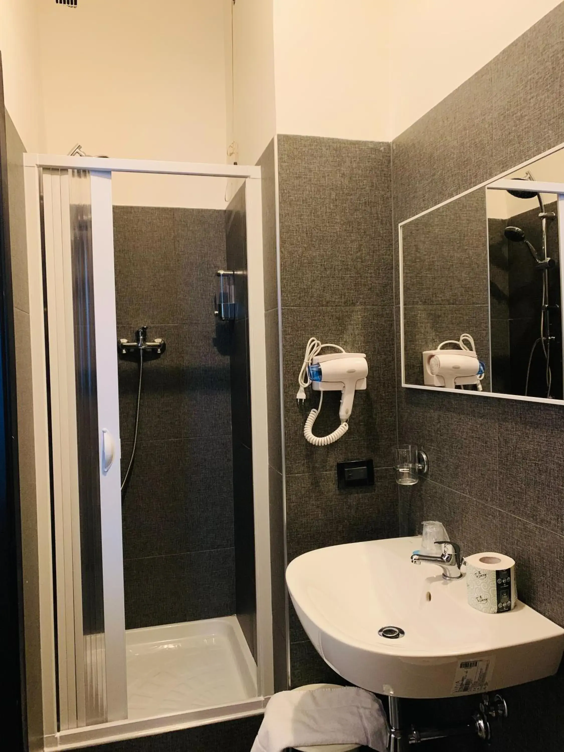 Bathroom in Hotel Scigliano
