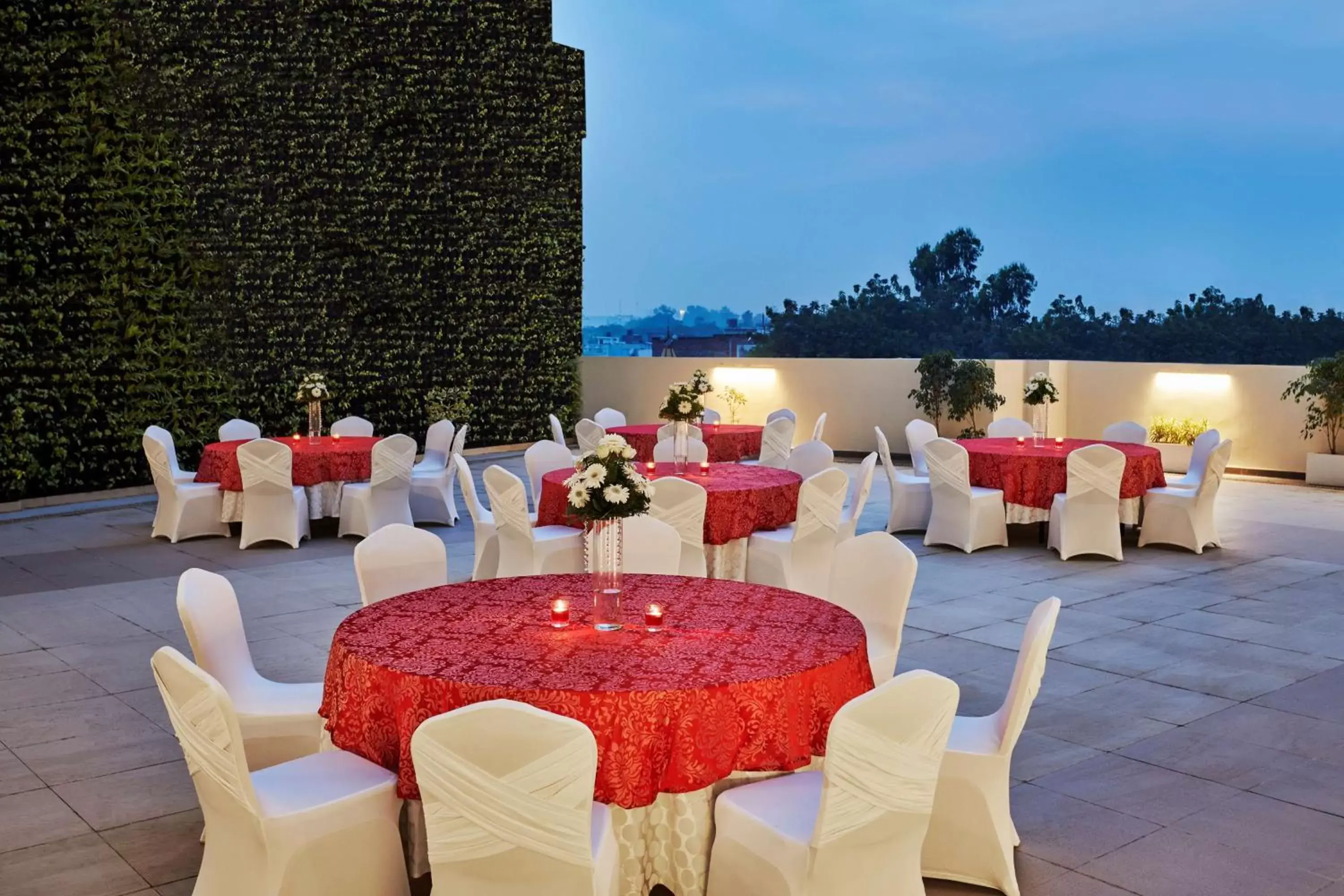 Property building, Banquet Facilities in Hilton Garden Inn Lucknow