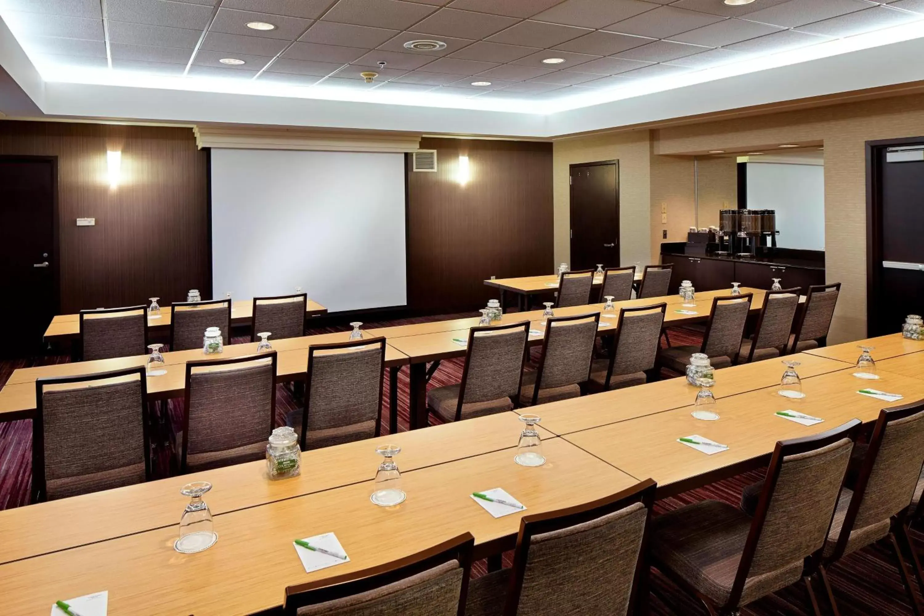 Meeting/conference room in Courtyard by Marriott State College