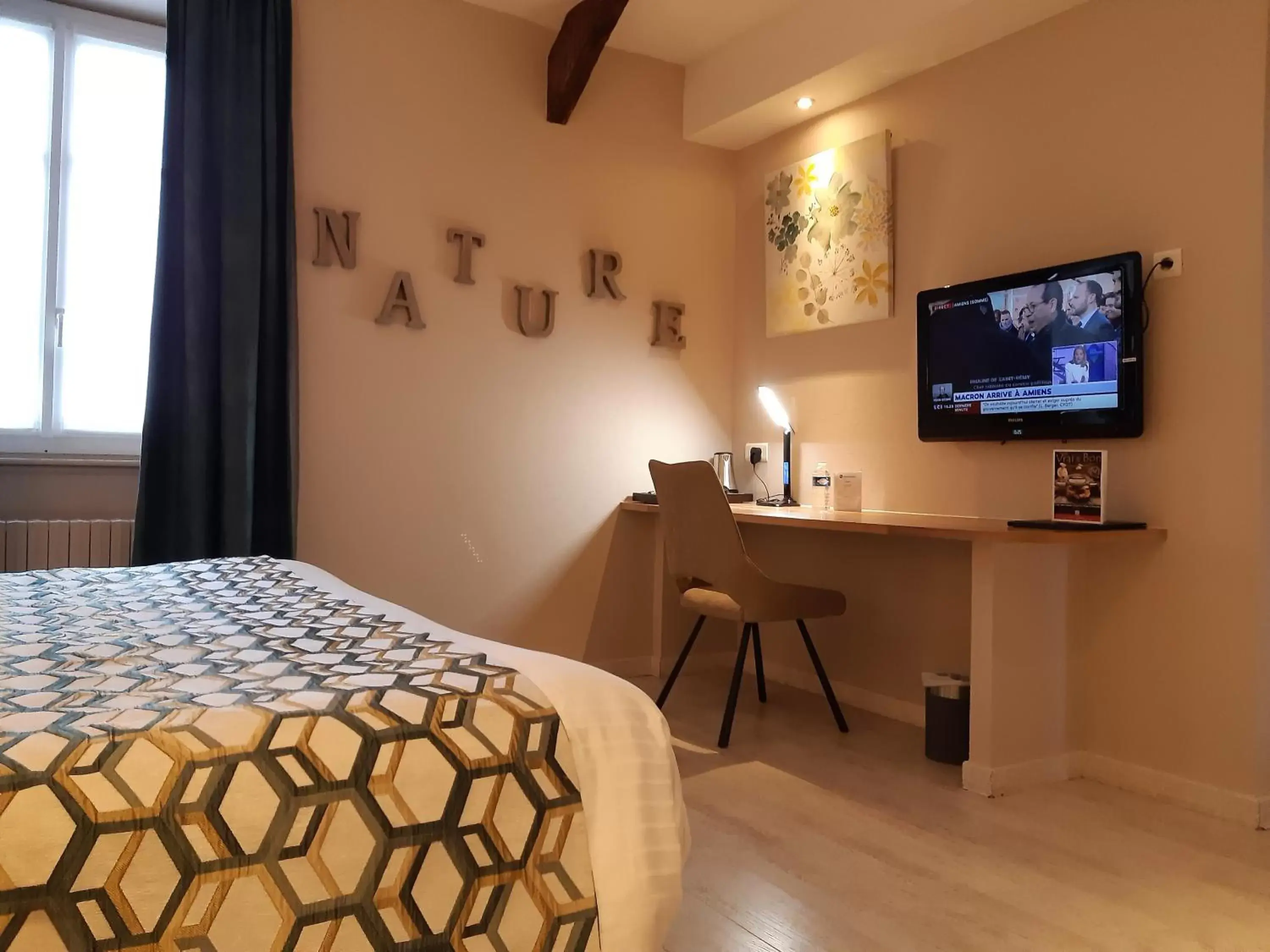 TV and multimedia, Bed in Best Western Hôtel Des Voyageurs