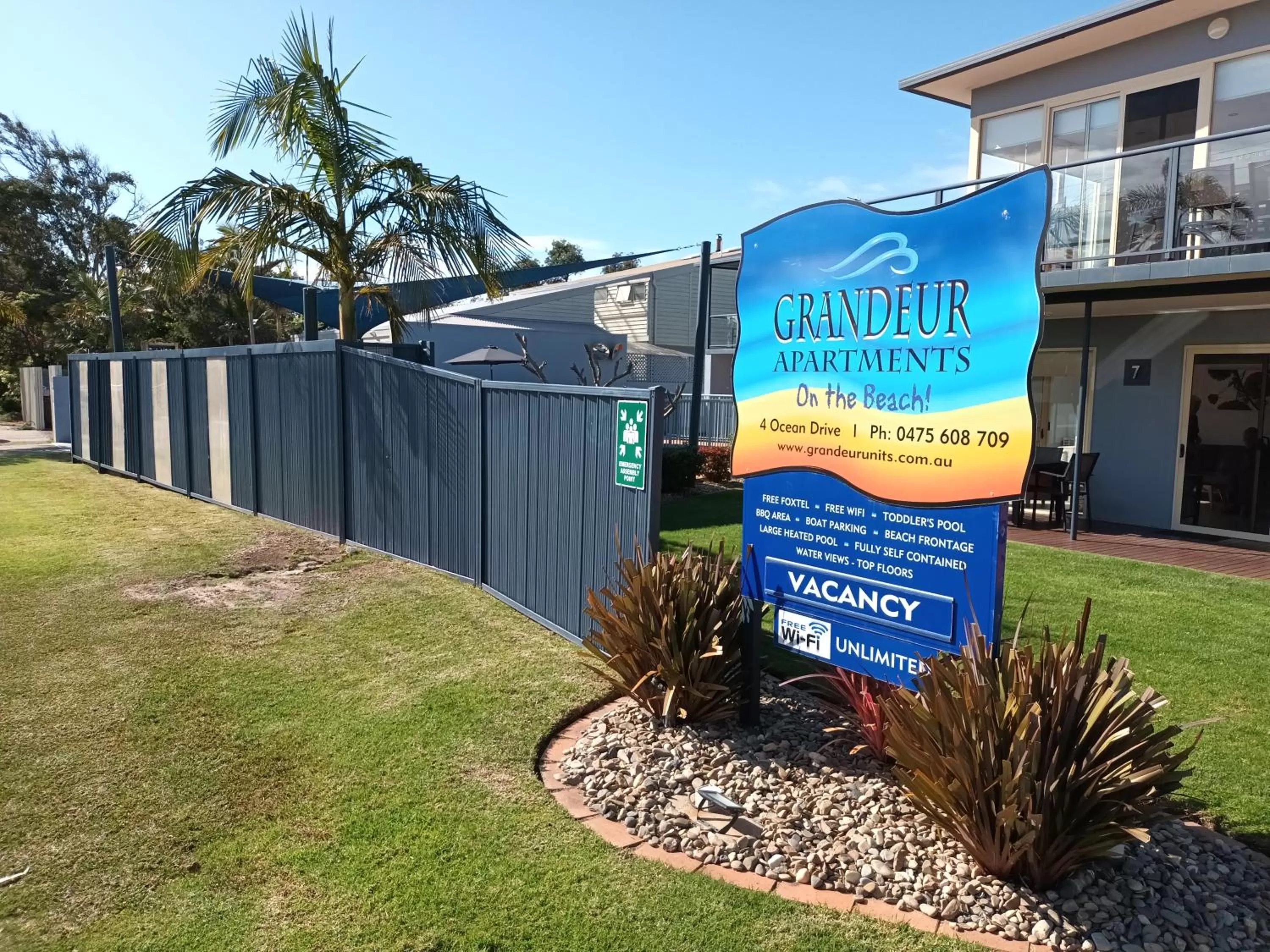 Grandeur Holiday Units