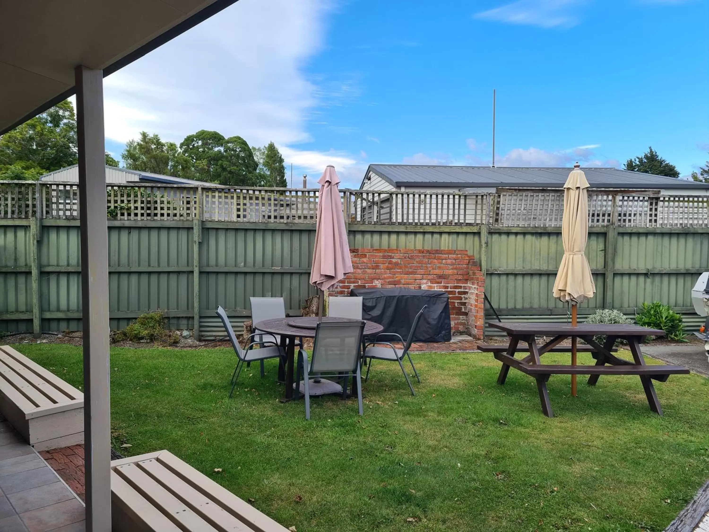 BBQ facilities in Arran Motel