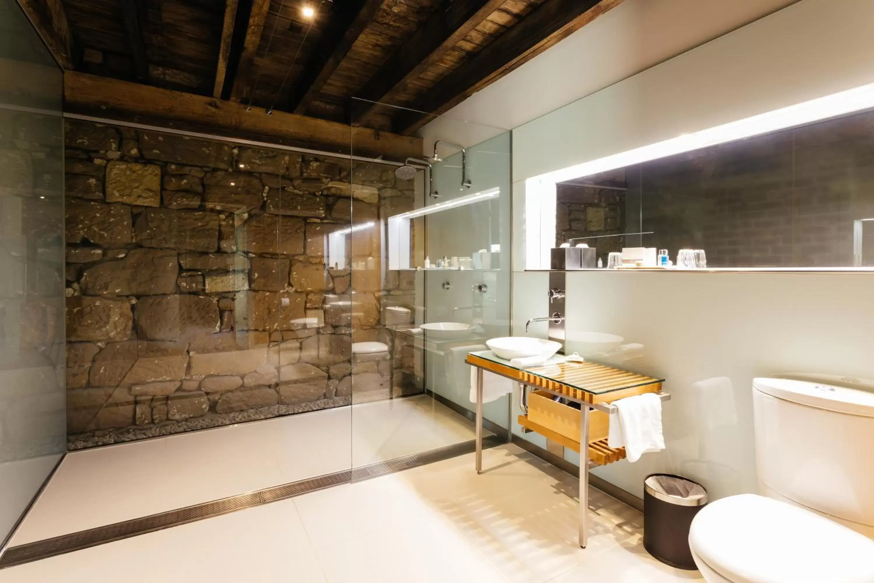 Shower, Bathroom in The Henry Jones Art Hotel