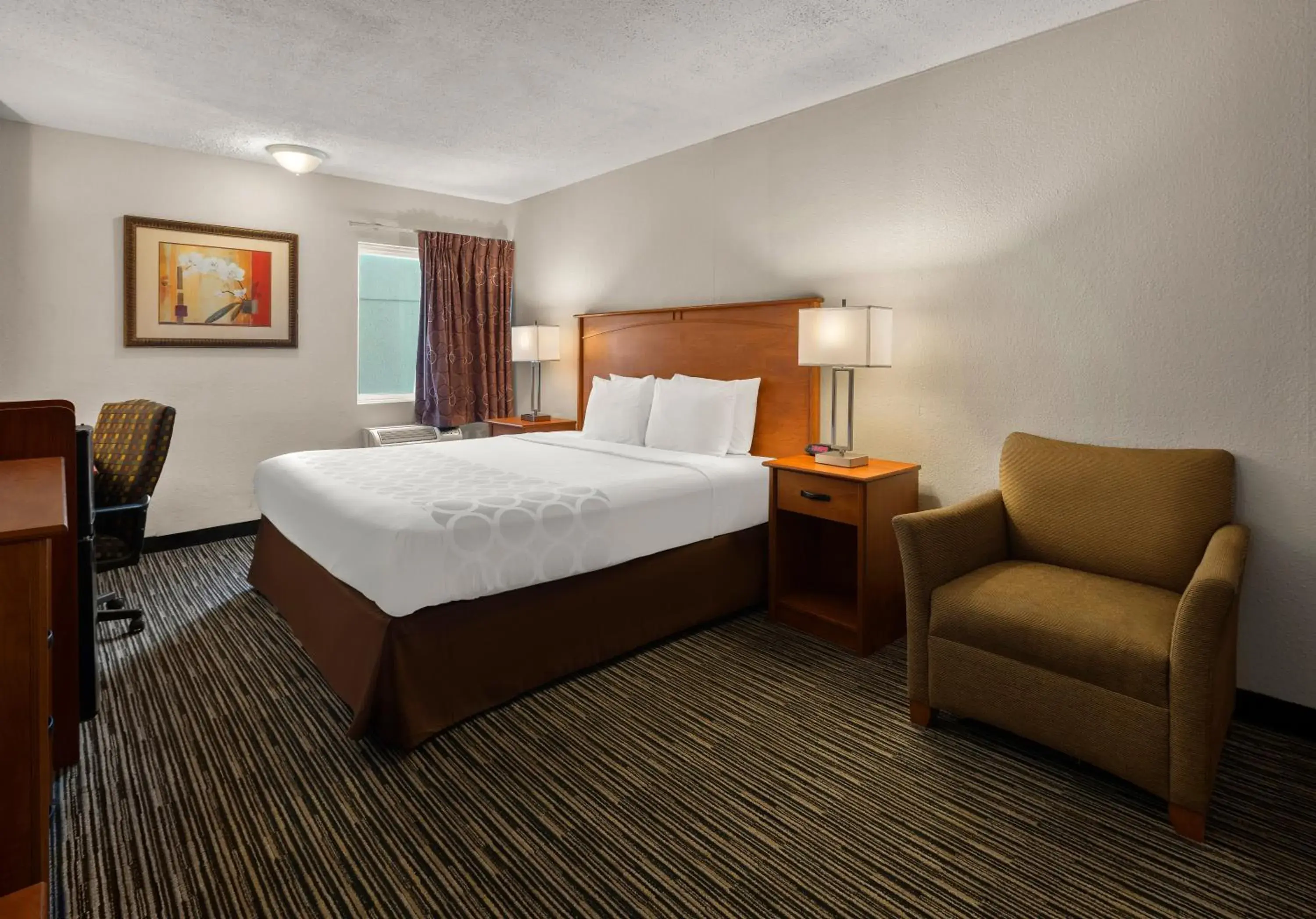 Photo of the whole room, Bed in Magnuson Hotel Detroit Airport