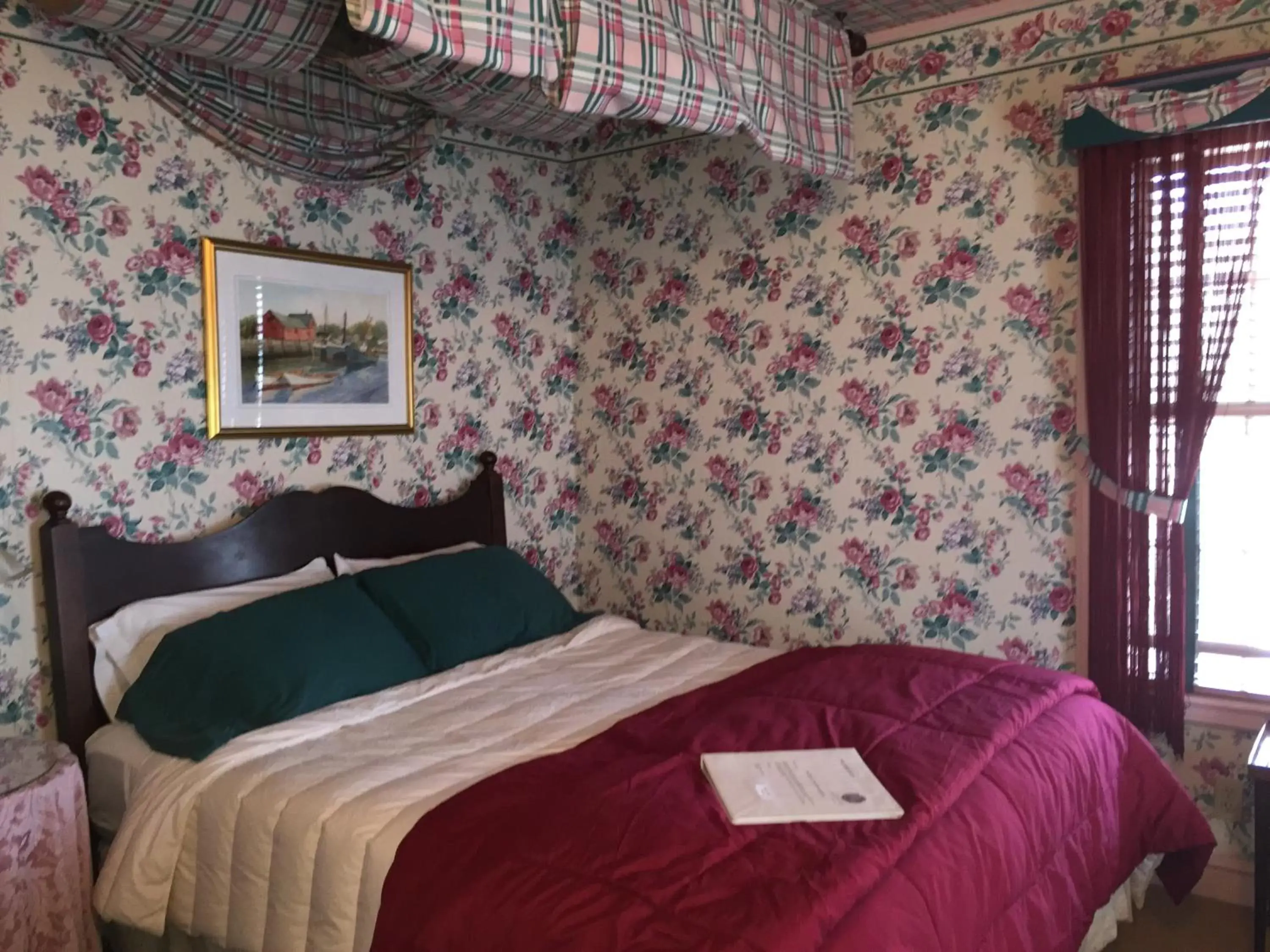Bedroom, Bed in Harborview Inn