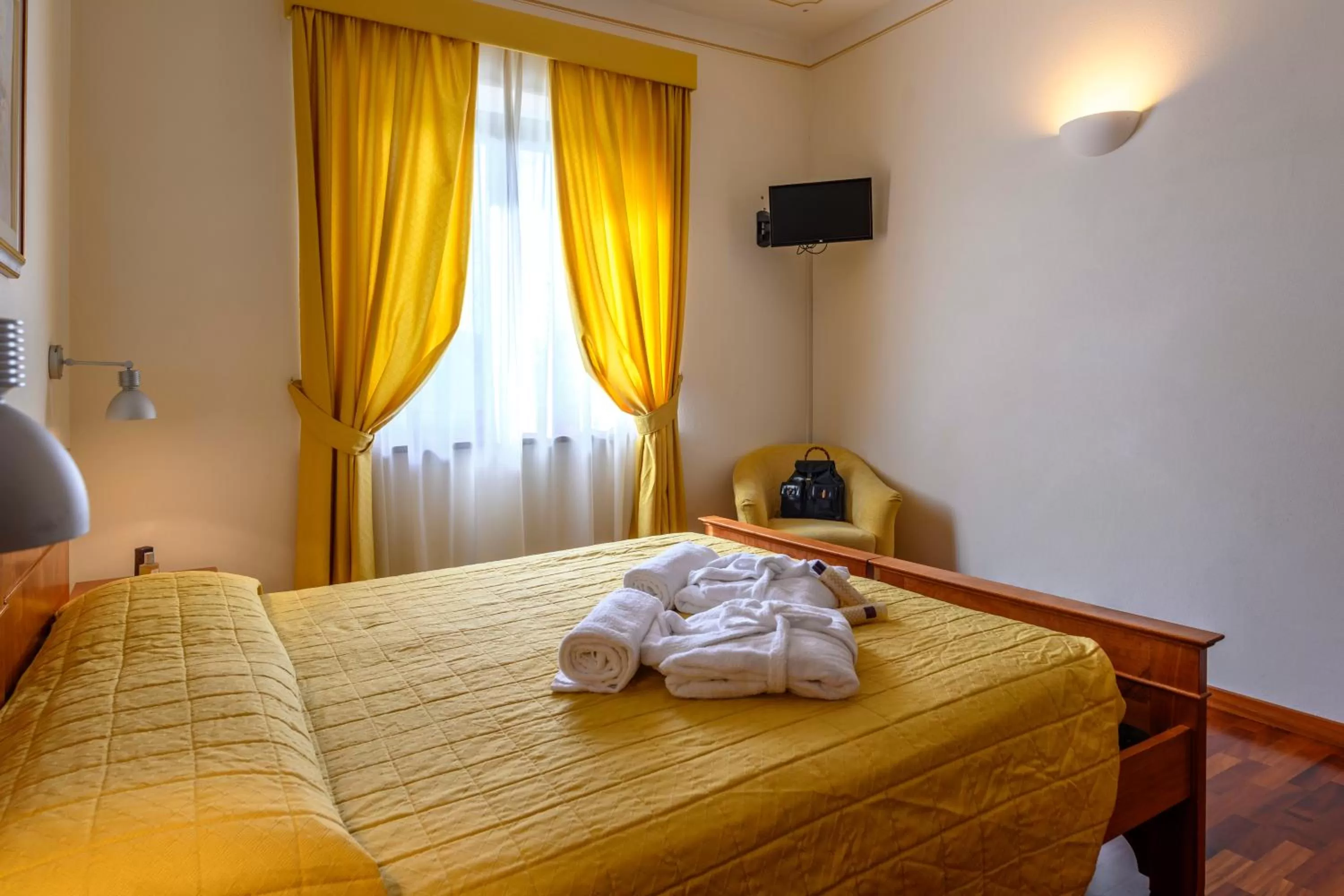 Bedroom, Bed in Hotel Rutiliano