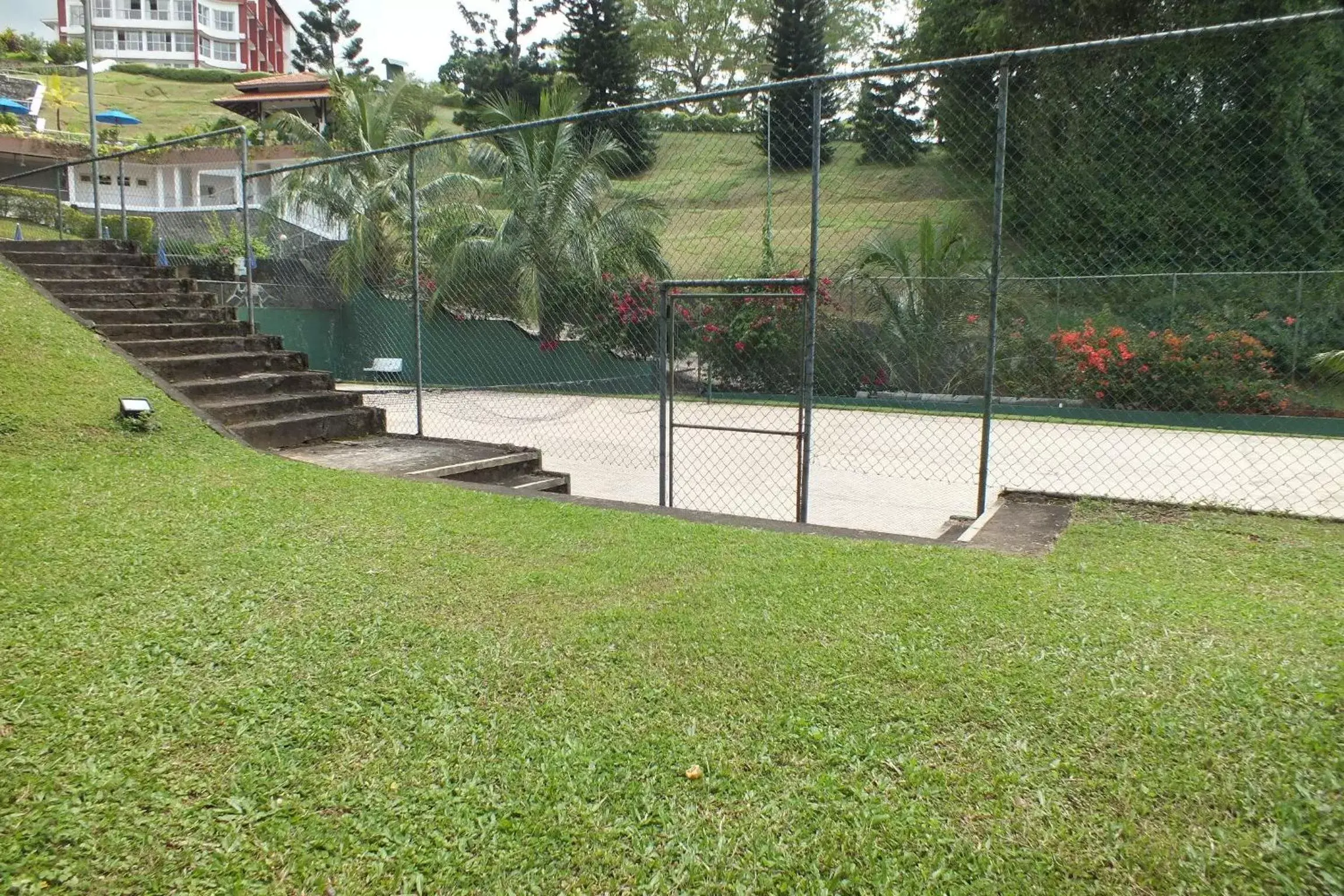 Tennis court in Hotel Topaz