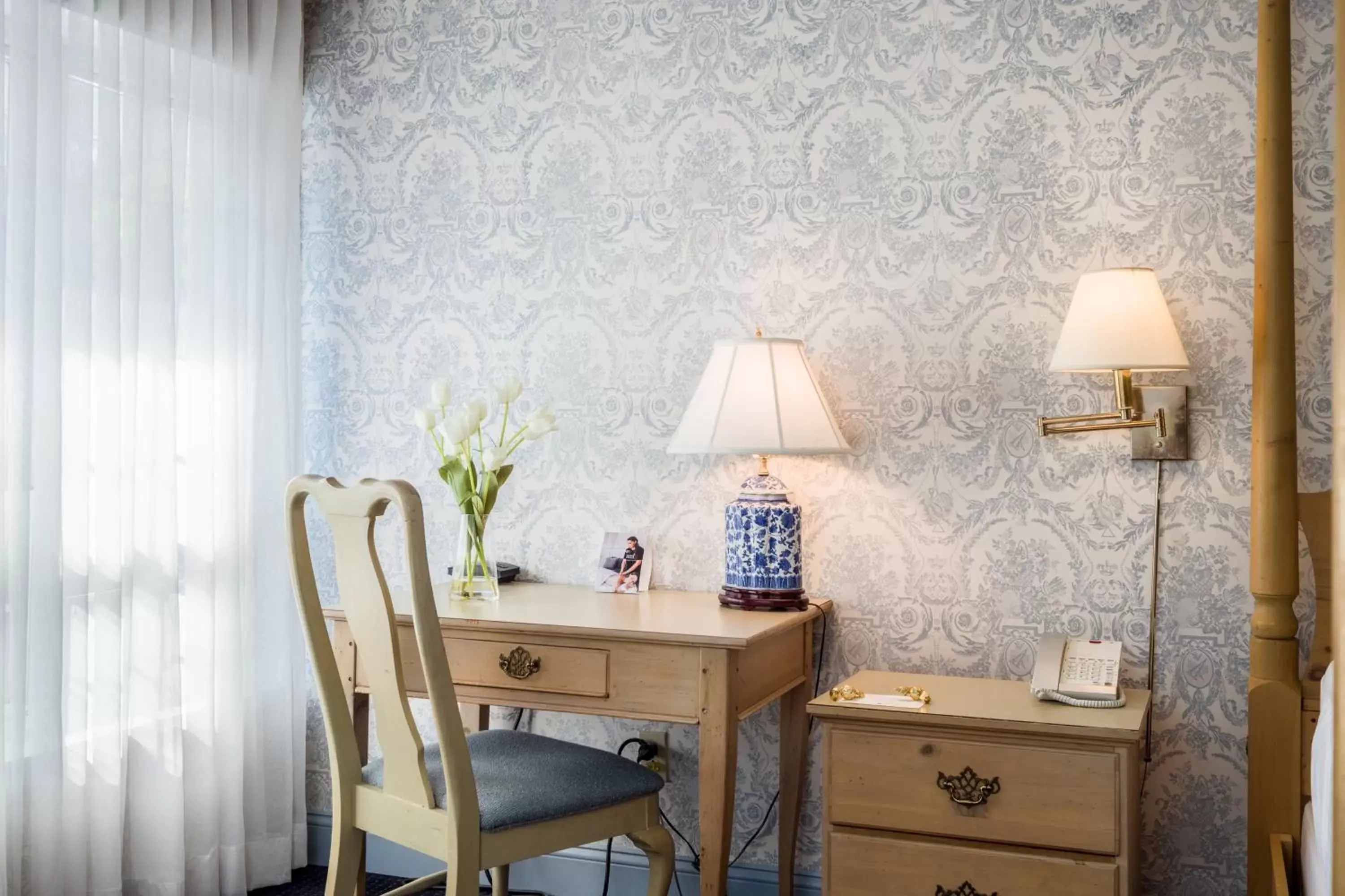 Living room in The Farmington Inn and Suites Living room in The Farmington Inn and Suites