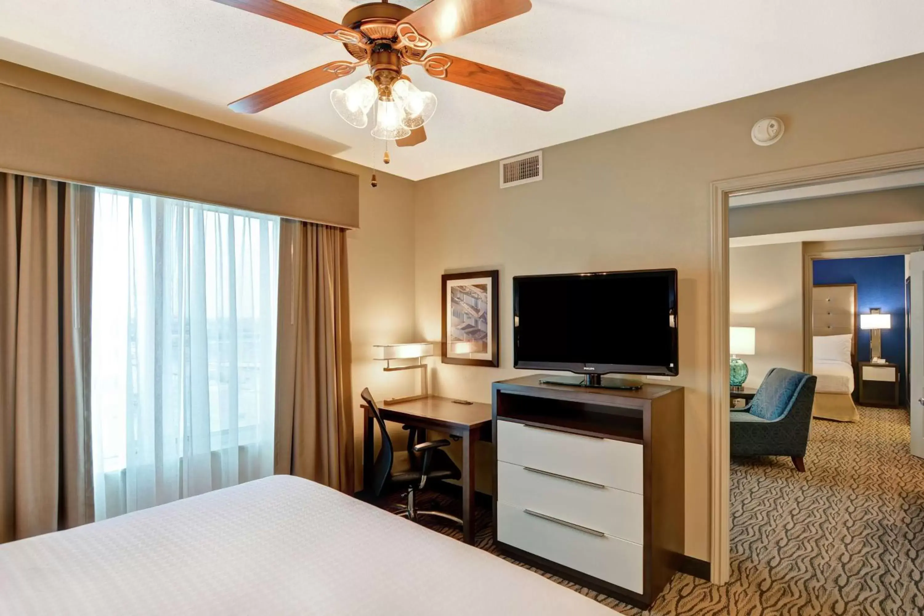 Bedroom, TV/Entertainment Center in Homewood Suites by Hilton Houston Near the Galleria