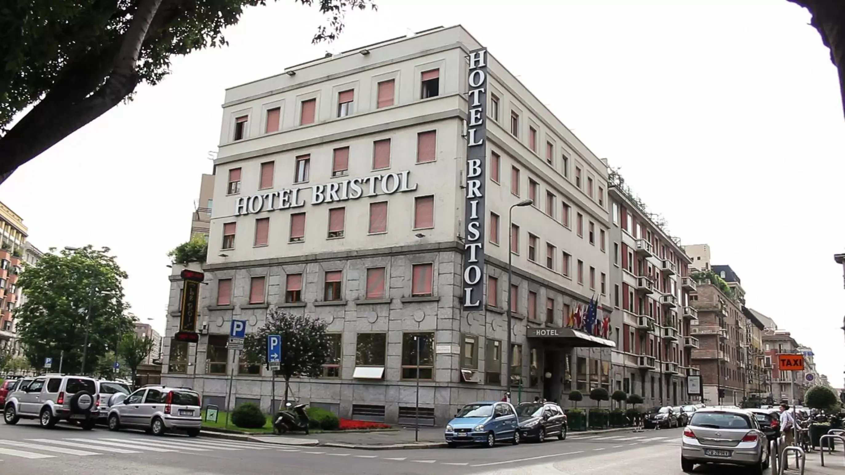 Facade/entrance, Property Building in Hotel Bristol