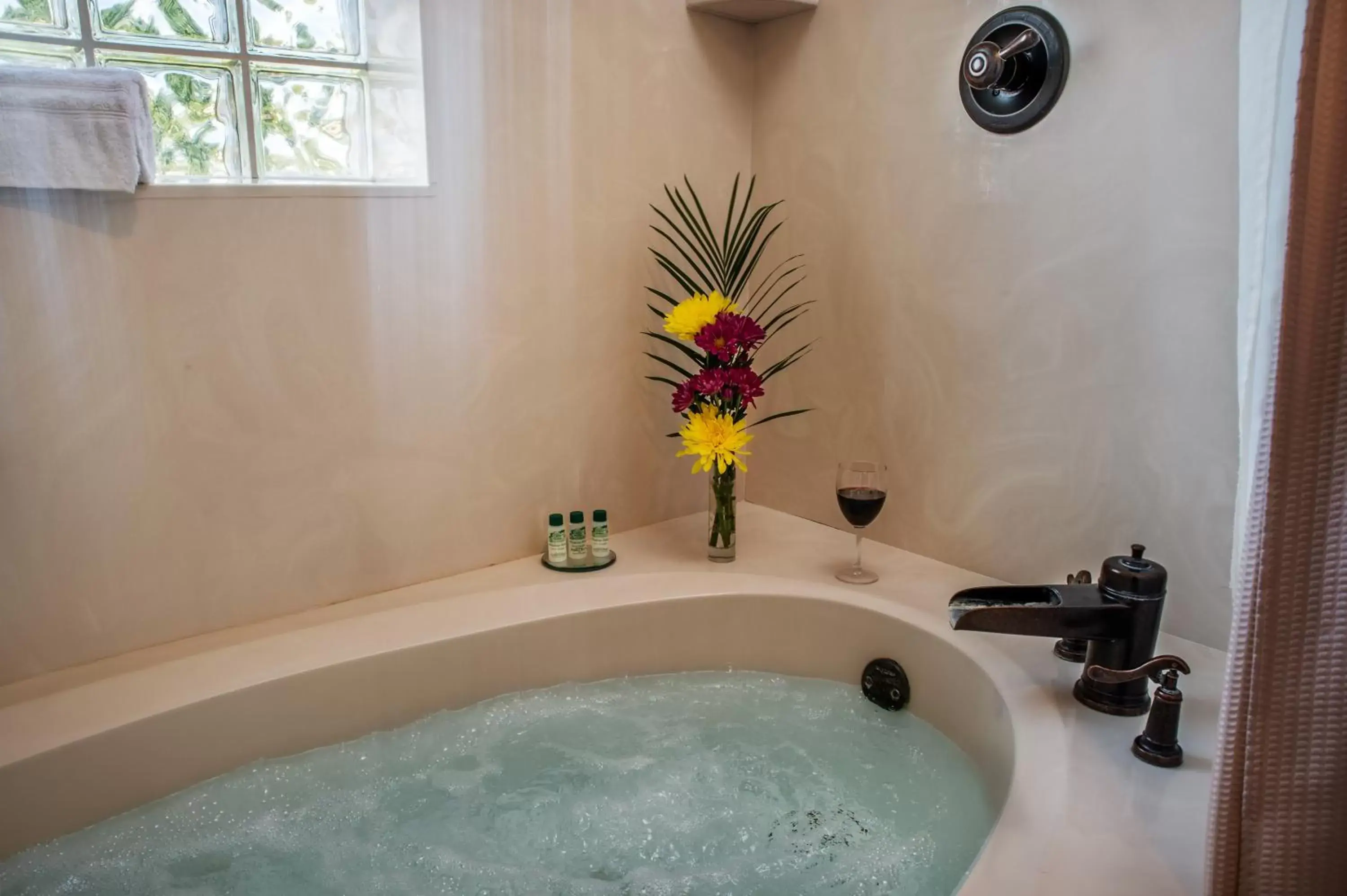 Bath in Woodrow House Bed & Breakfast