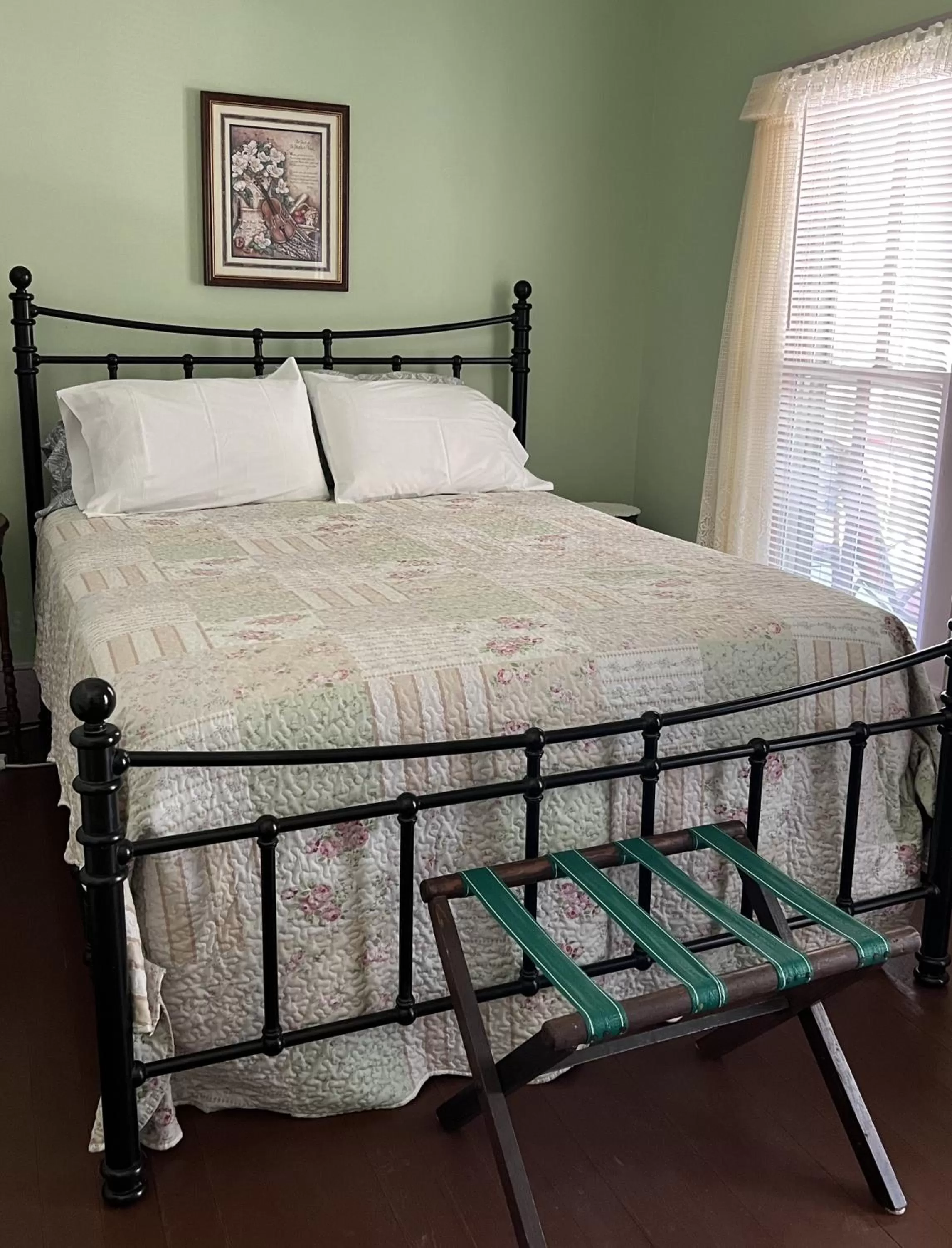 Bed in Ozark Country Inn