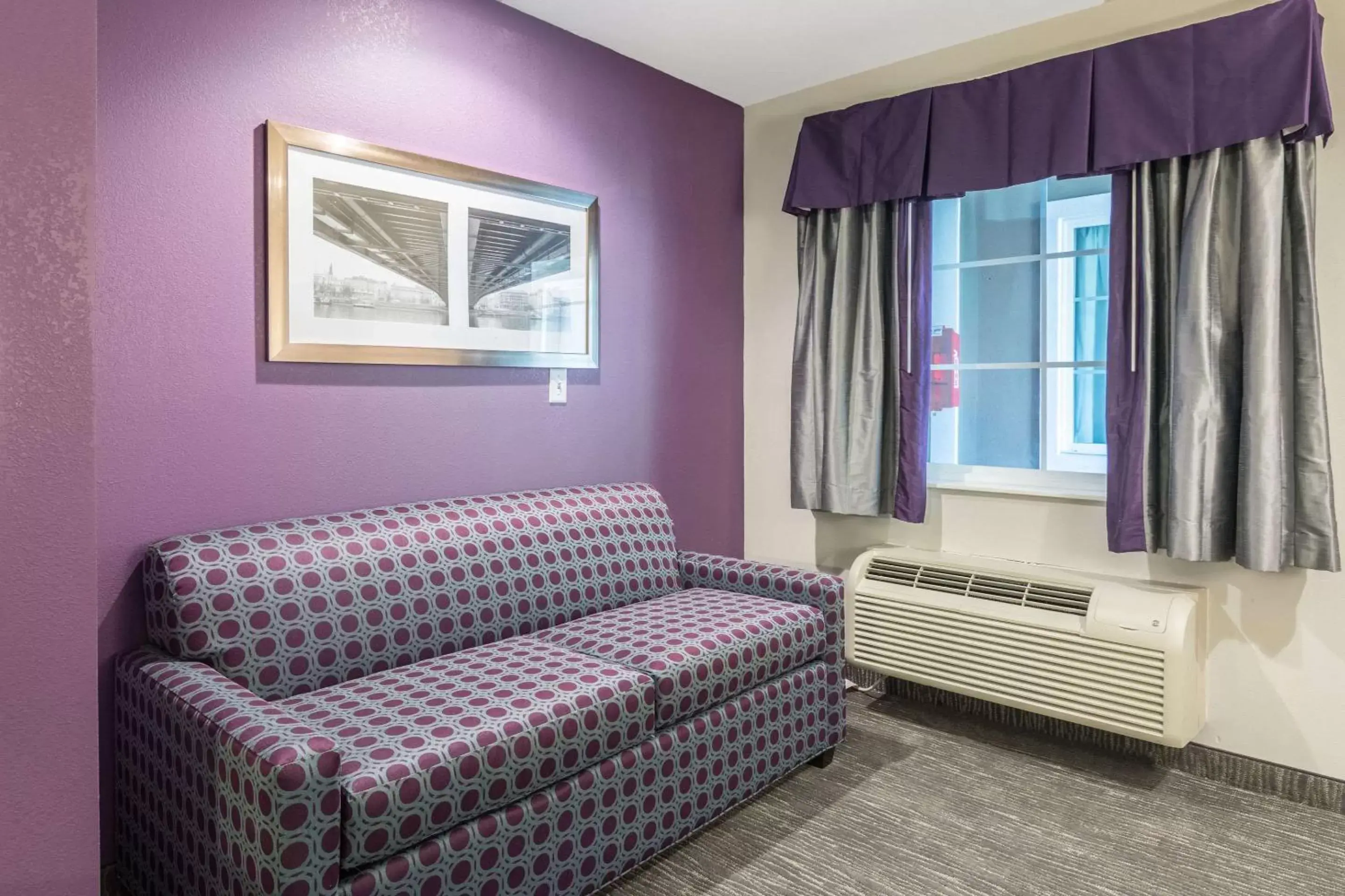 Photo of the whole room, Seating Area in Econo Lodge Inn & Suites North Little Rock