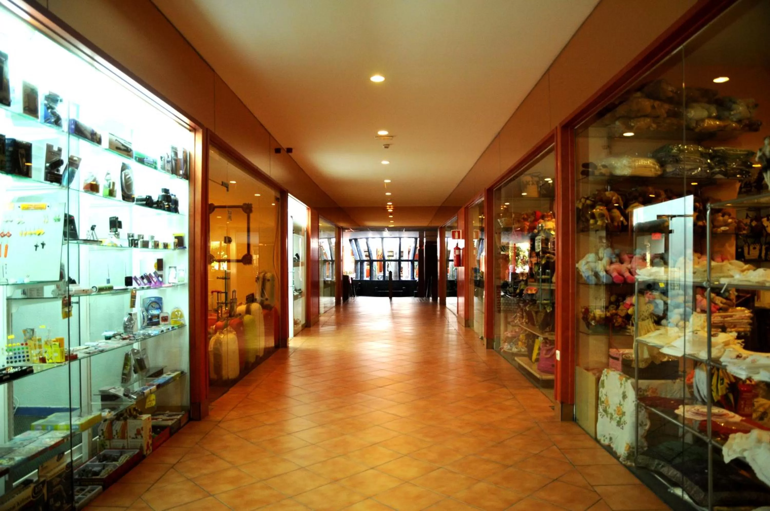 On-site shops in Hotel Beatriz Playa & Spa