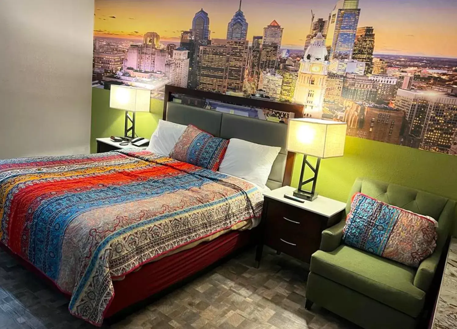 Bed in Philly Inn & Suites Bed in Philly Inn & Suites