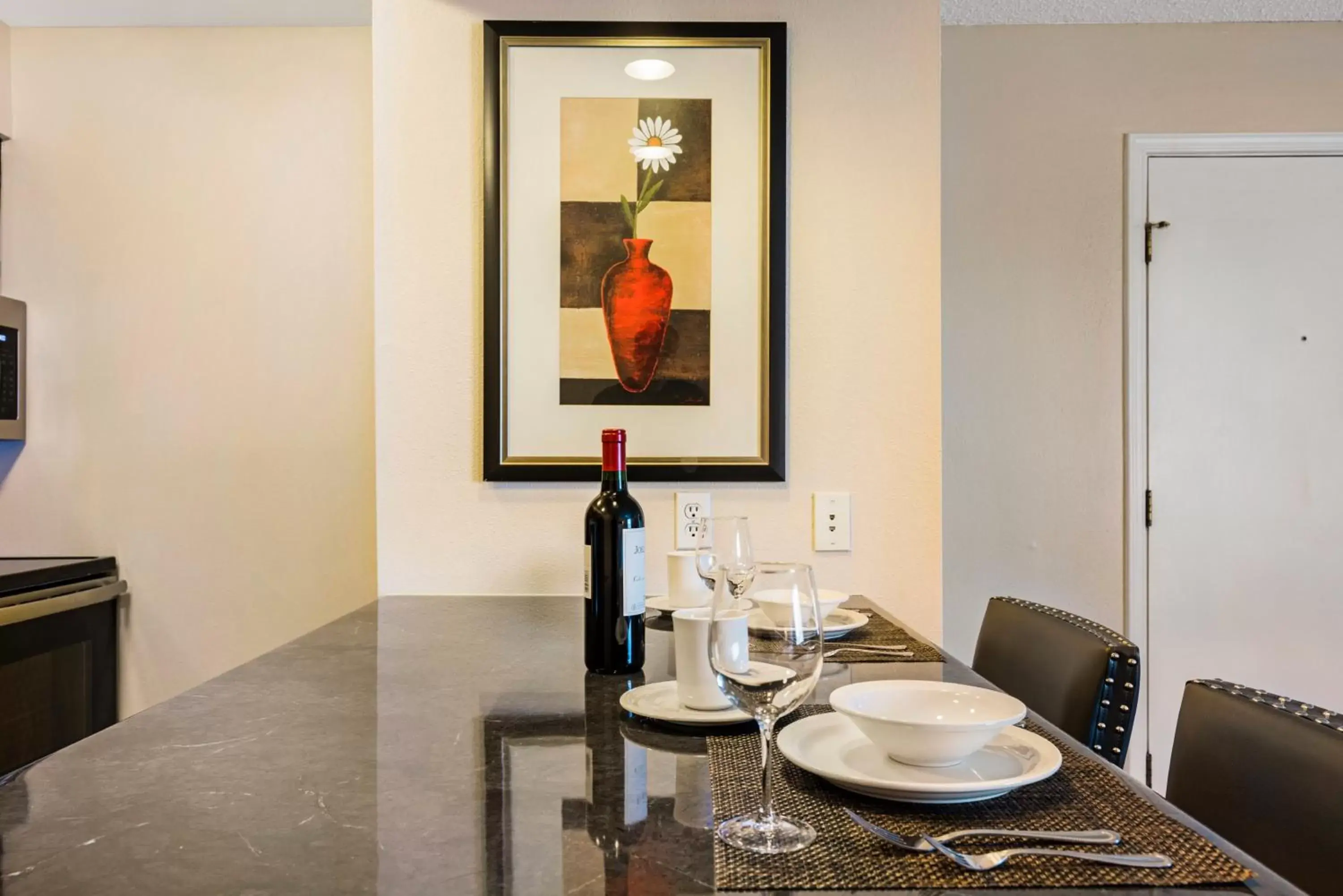 Kitchen or kitchenette, Dining Area in Chase Suite El Paso