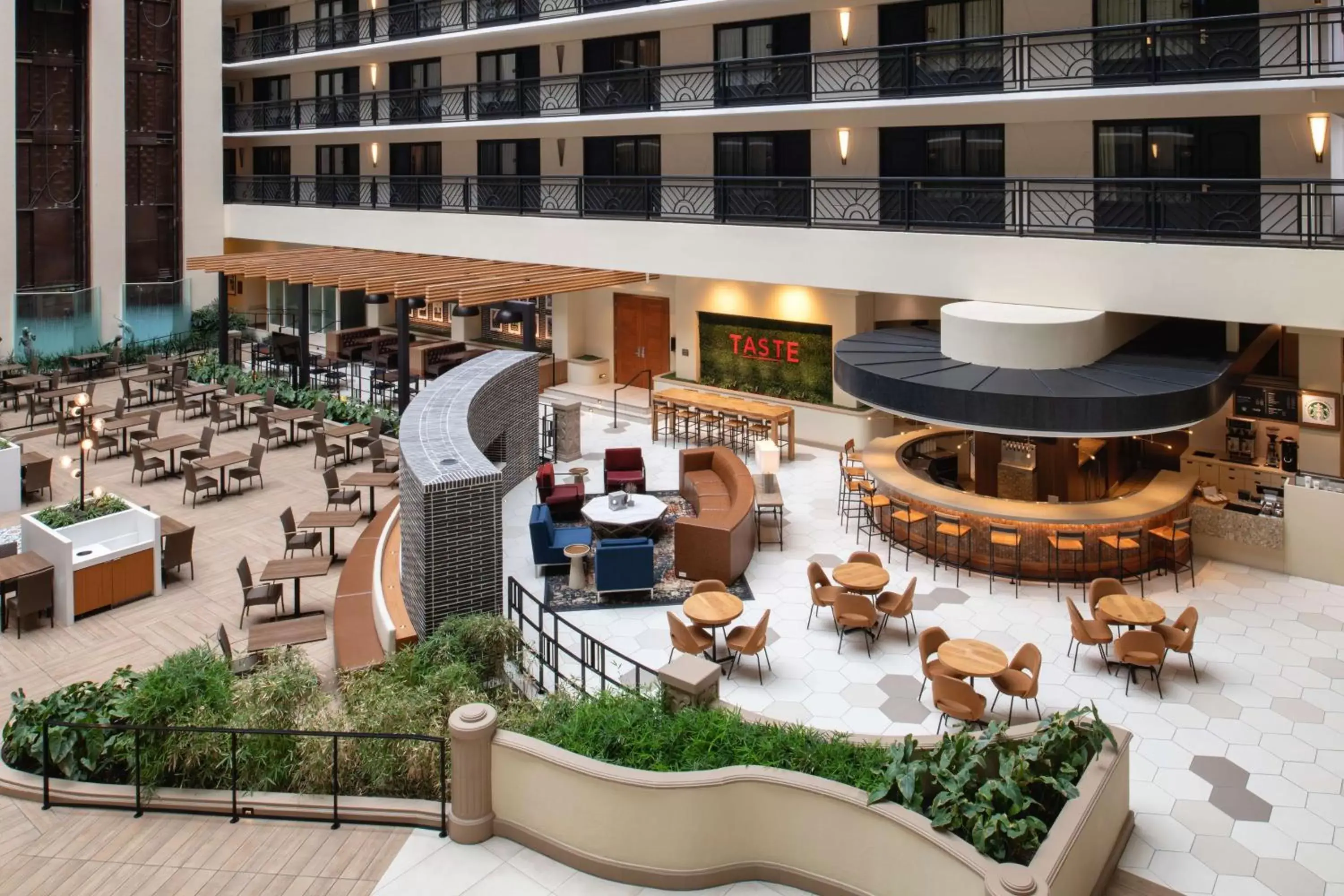 Lobby or reception, Pool View in Embassy Suites San Francisco Airport - South San Francisco