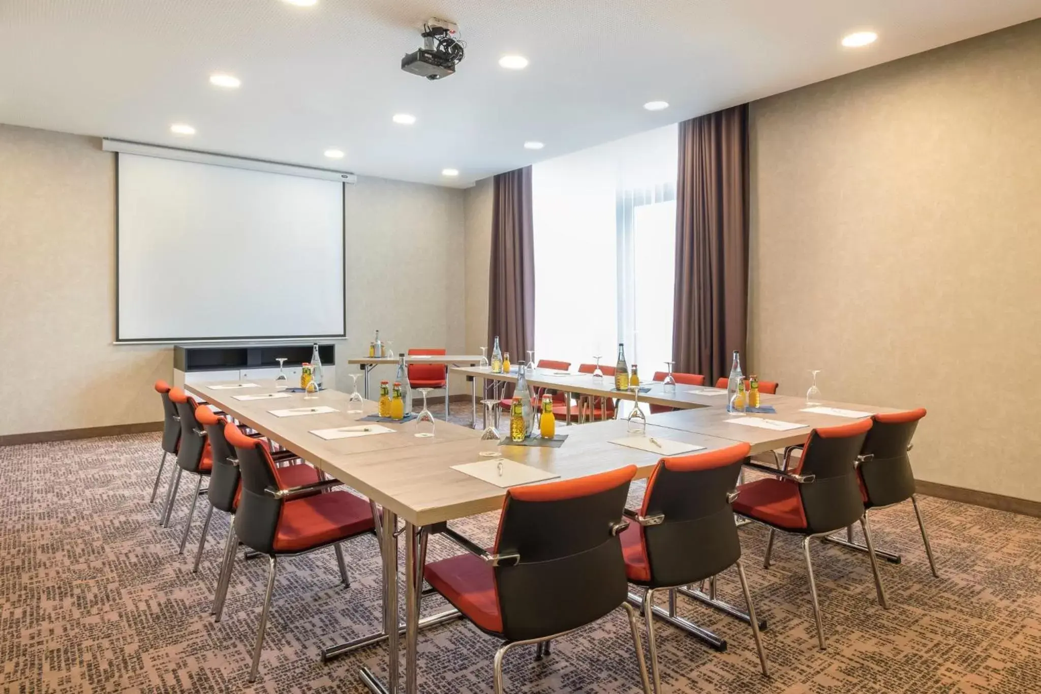 Meeting/conference room in Holiday Inn Express Friedrichshafen, an IHG Hotel