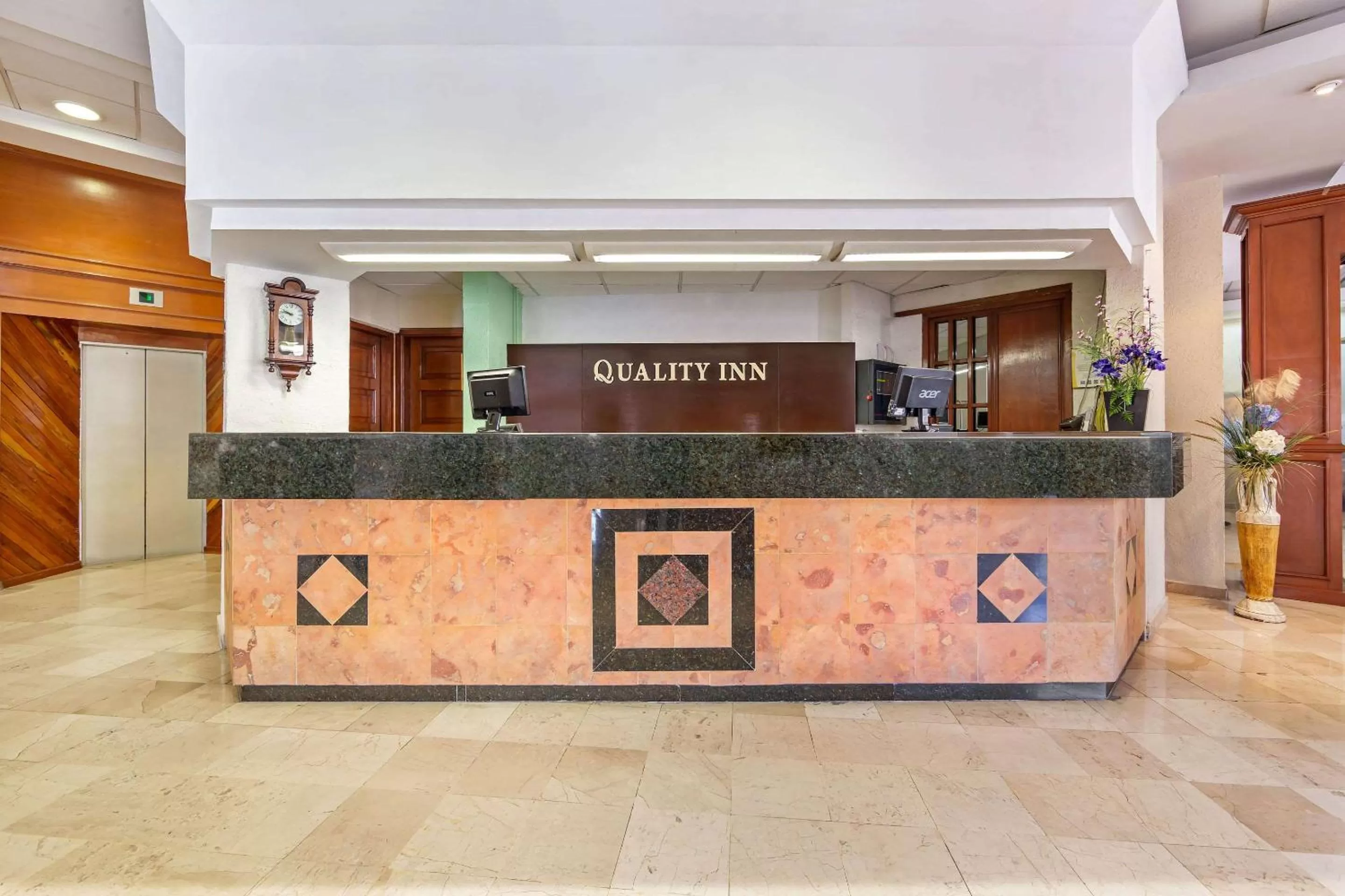 Lobby or reception in Quality Inn Aguascalientes