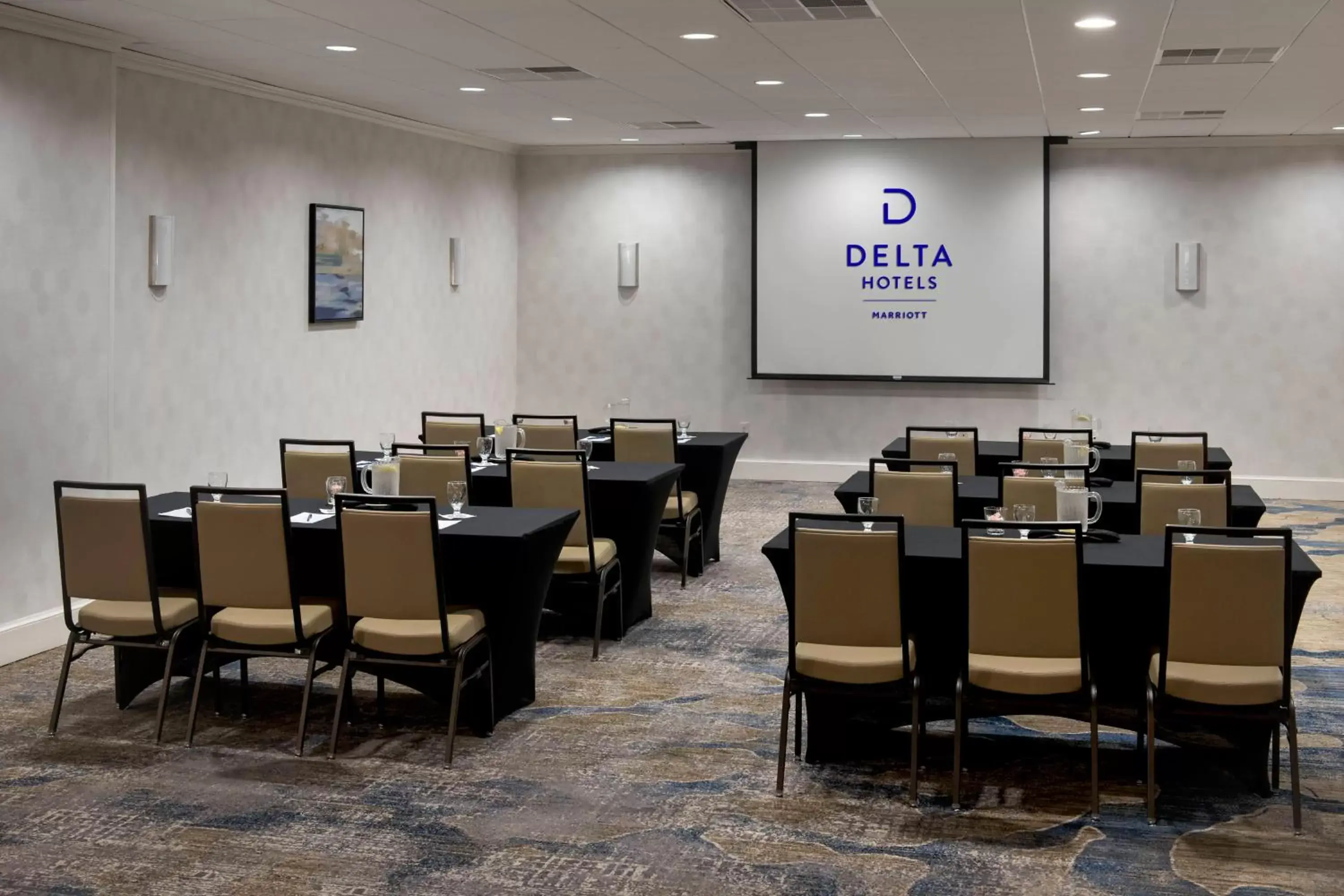 Meeting/conference room in Delta Hotels by Marriott Utica