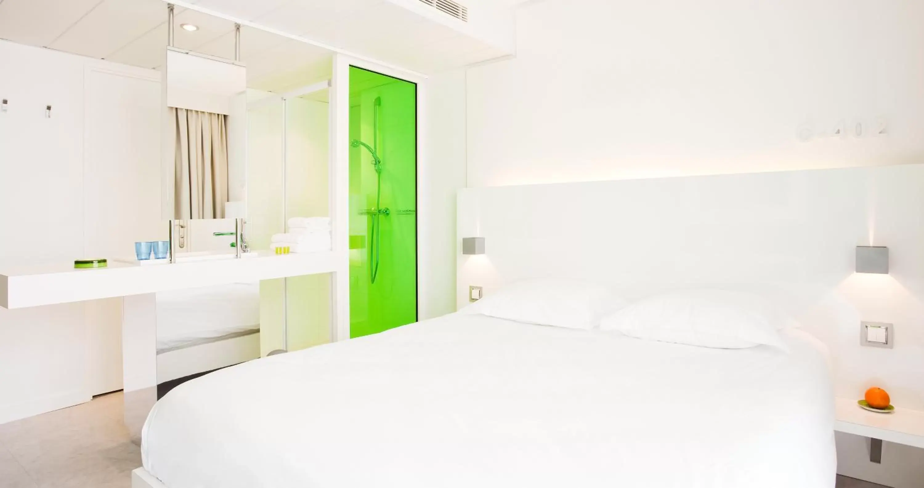Shower, Bed in Ibis Styles Menton Centre