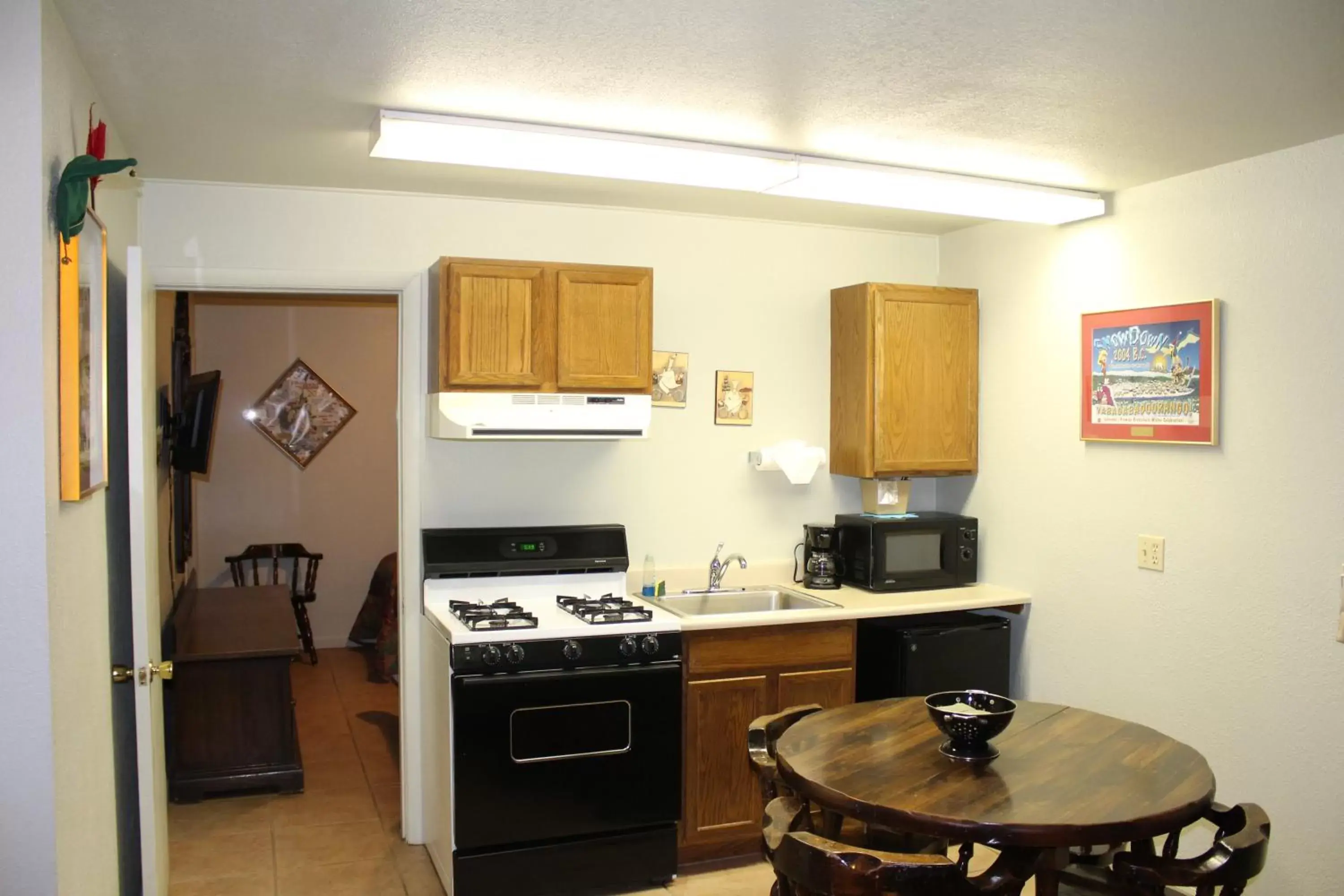 Kitchen or kitchenette, Kitchen/Kitchenette in The Siesta Motel