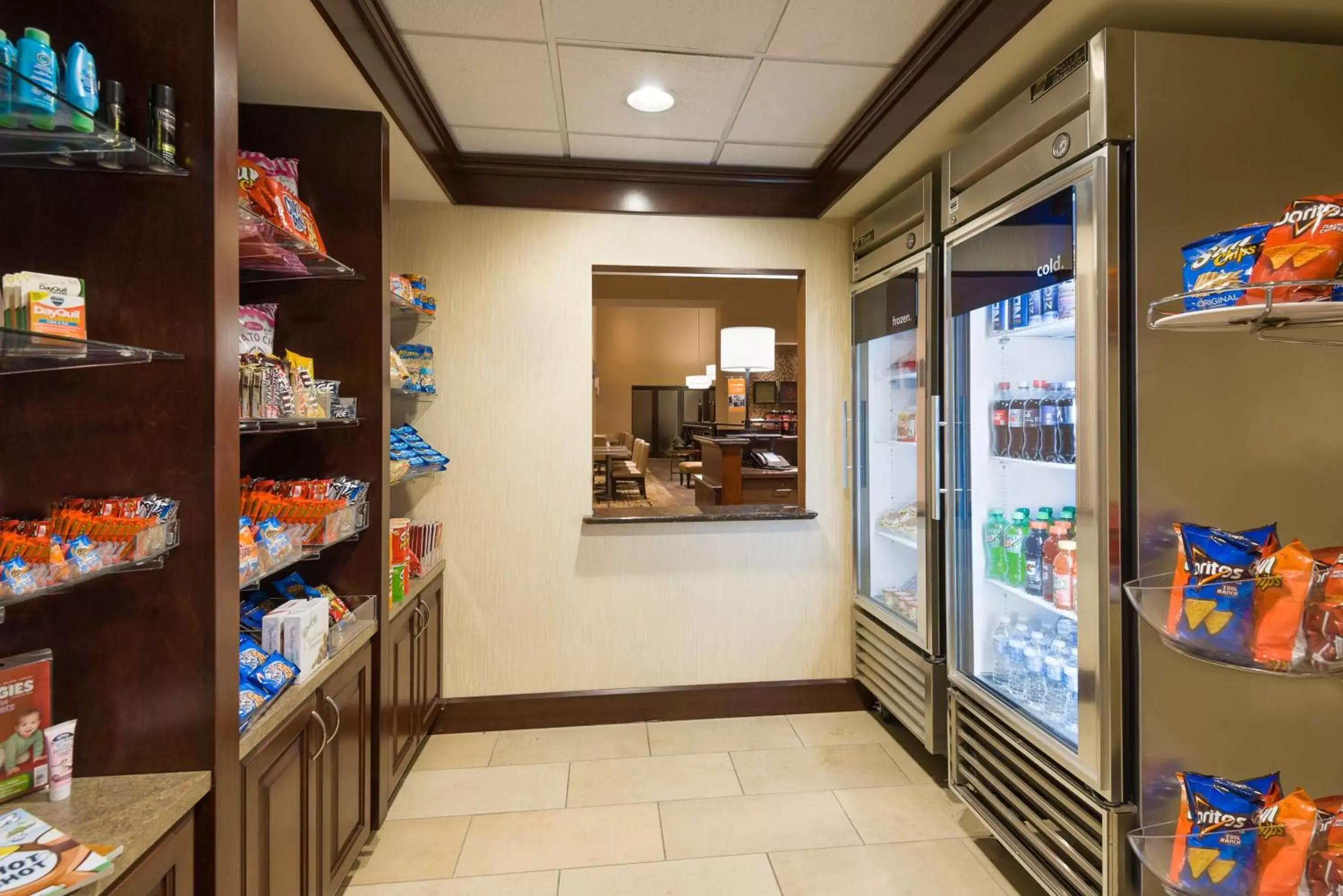 Restaurant/places to eat, Supermarket/Shops in Hampton Inn and Suites Peoria at Grand Prairie